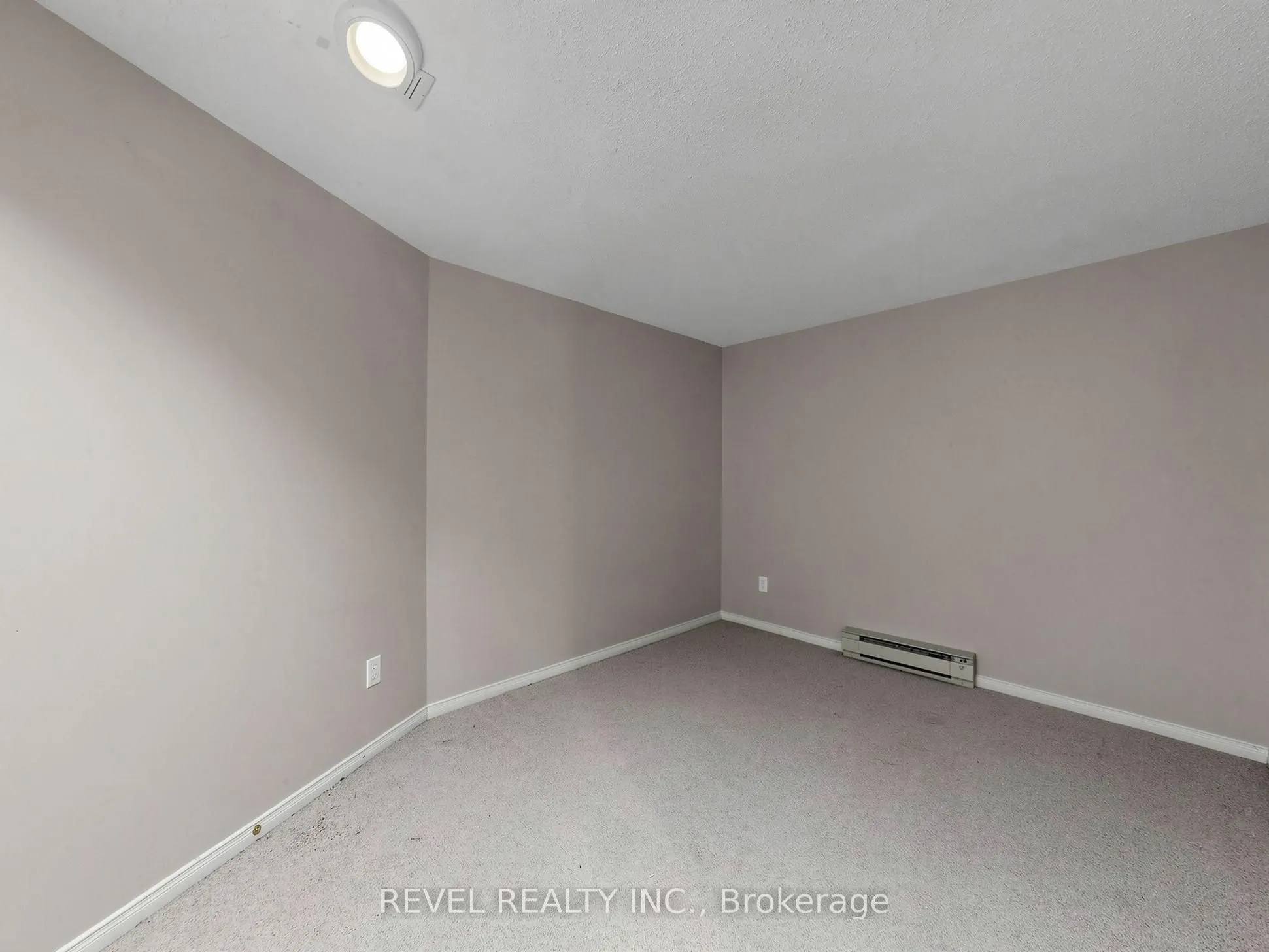 831 Regal Crescent #Lower