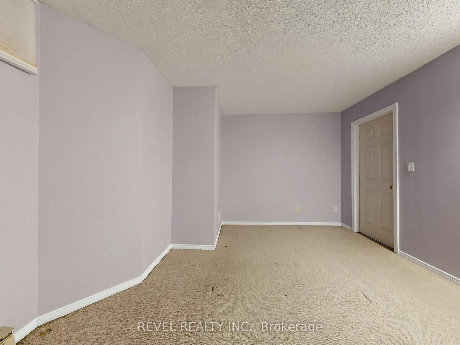 831 Regal Crescent #Lower
