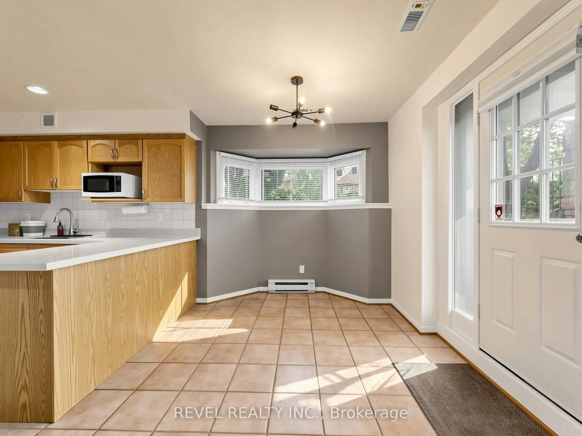 831 Regal Crescent #Lower