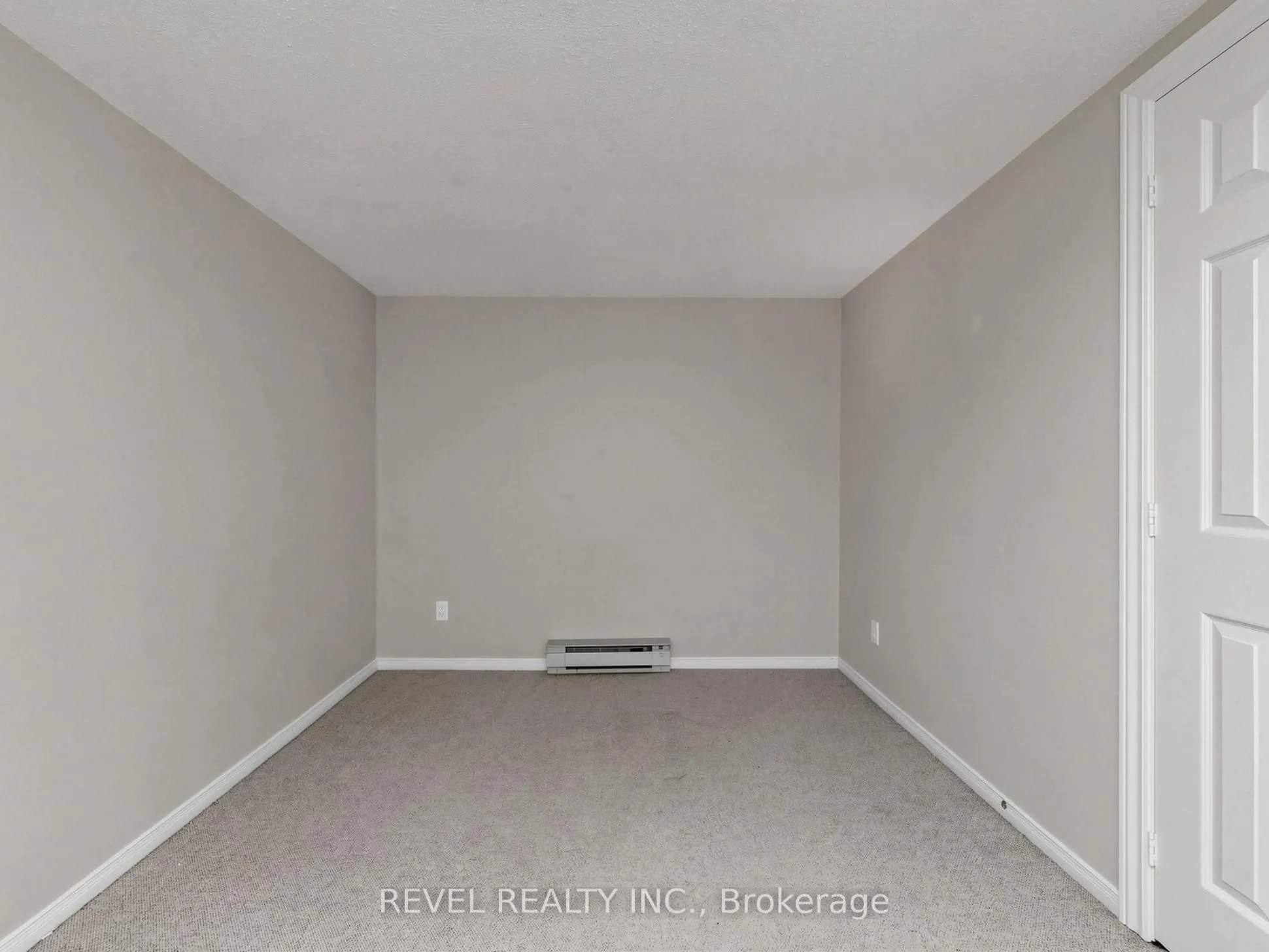 831 Regal Crescent #Lower