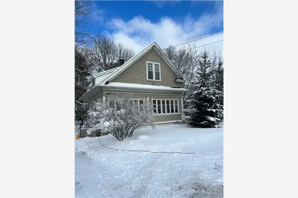 688 King Street W