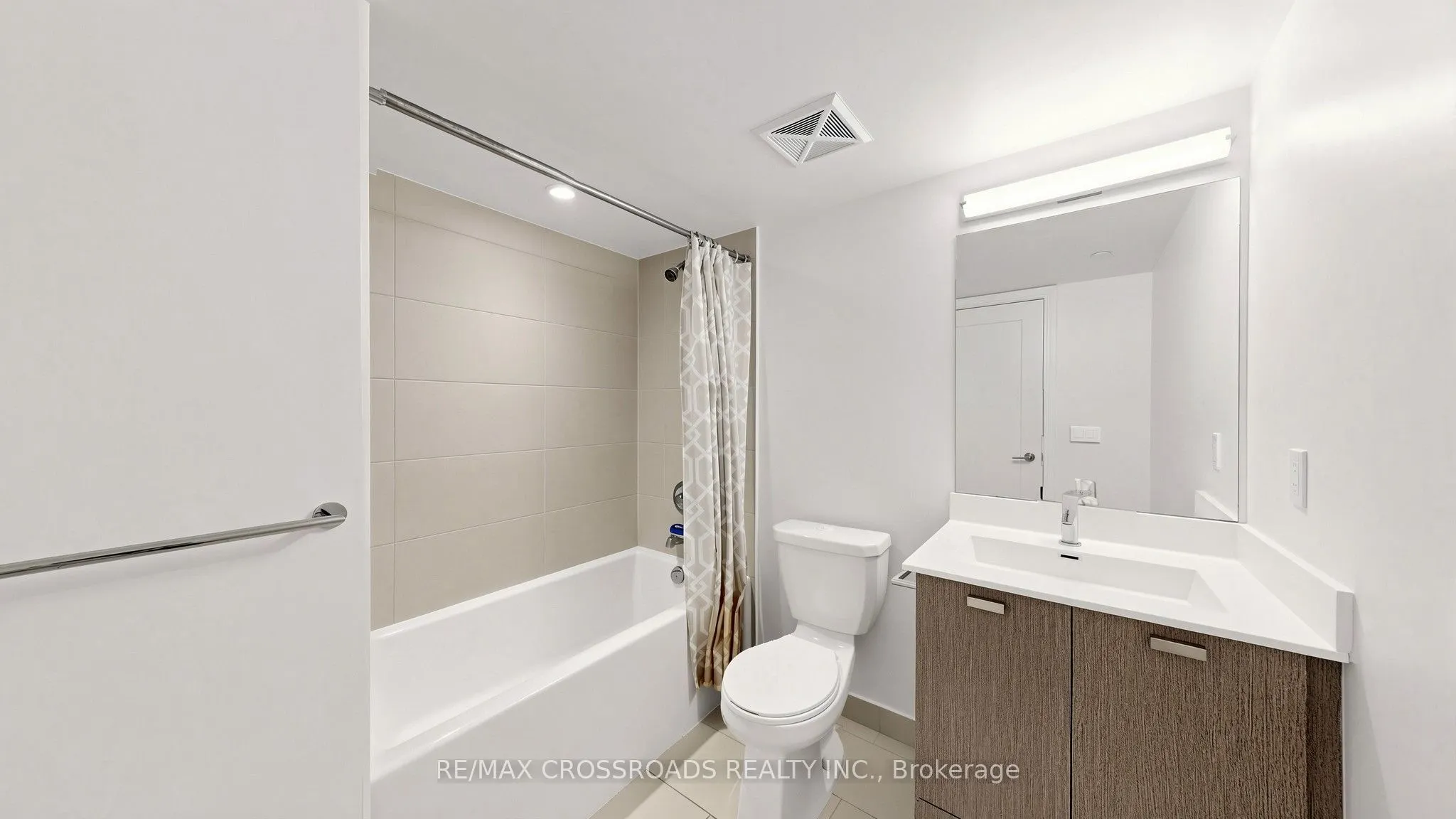 275 Village Green Square #525