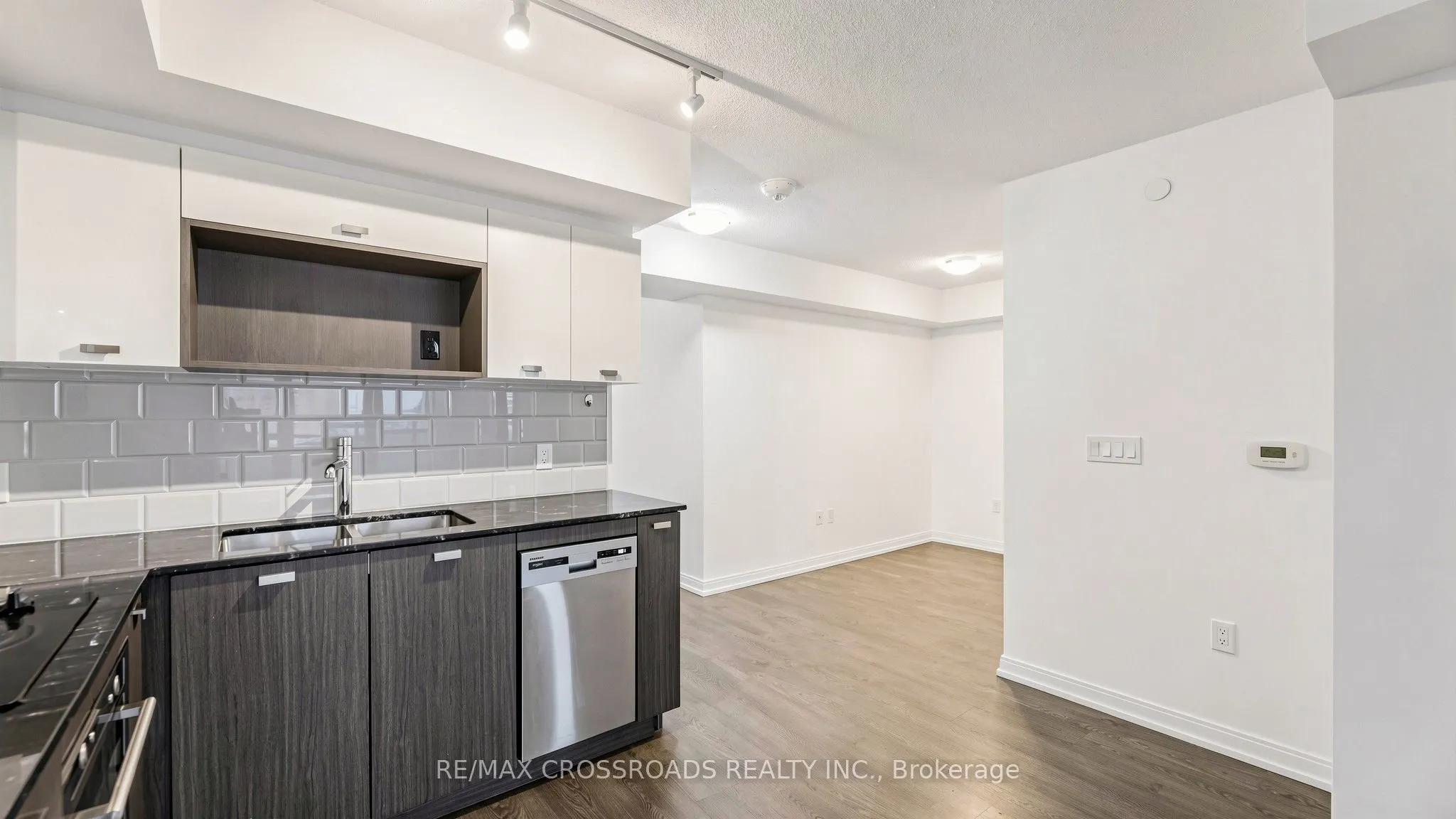 275 Village Green Square #525