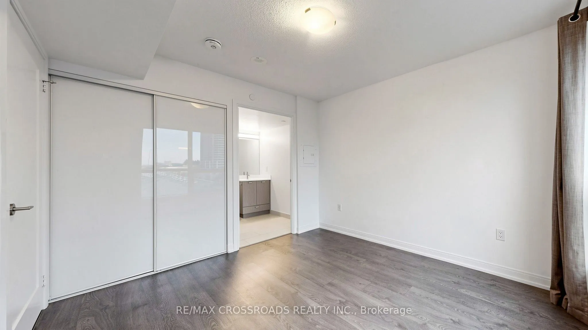 275 Village Green Square #525
