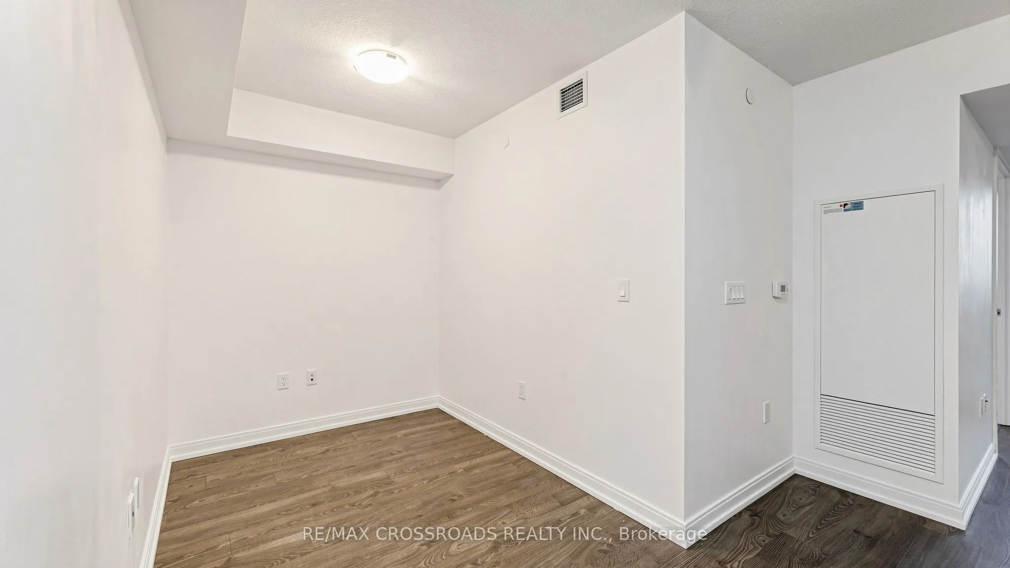 275 Village Green Square #525