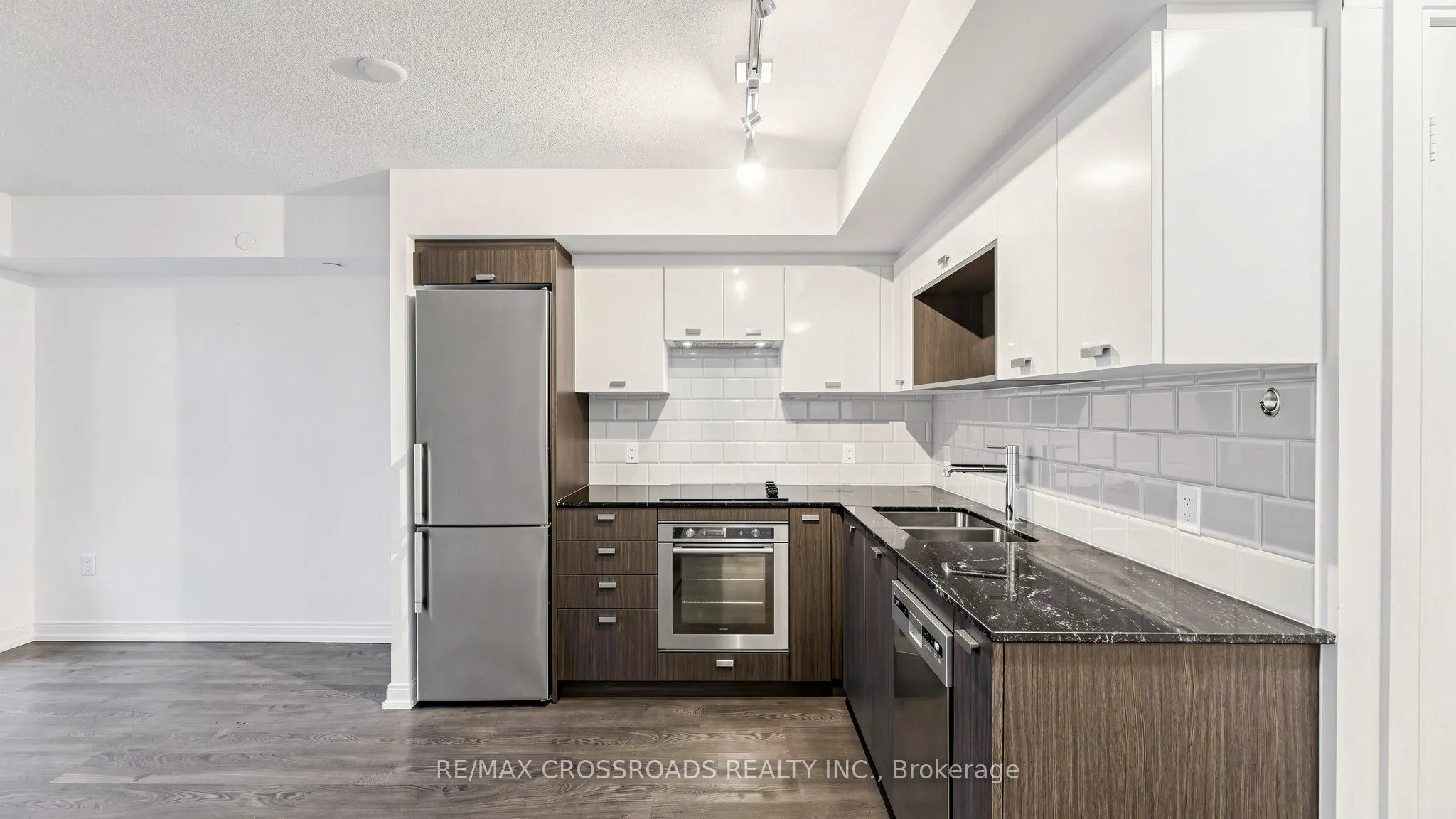 275 Village Green Square #525