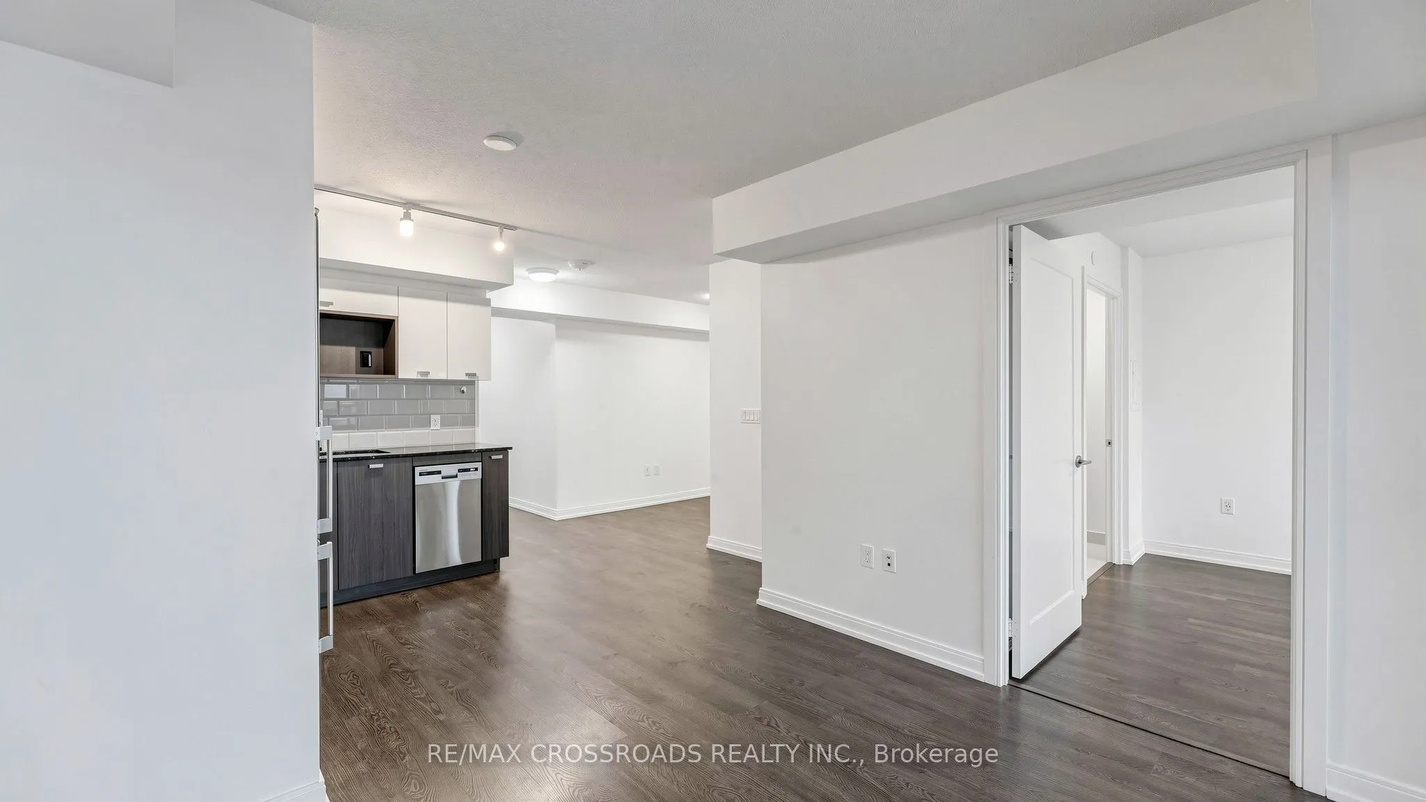 275 Village Green Square #525