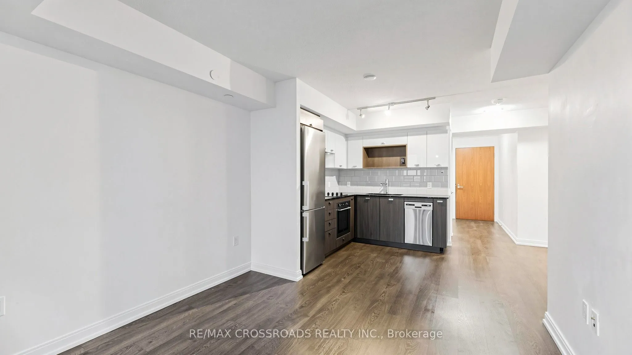 275 Village Green Square #525