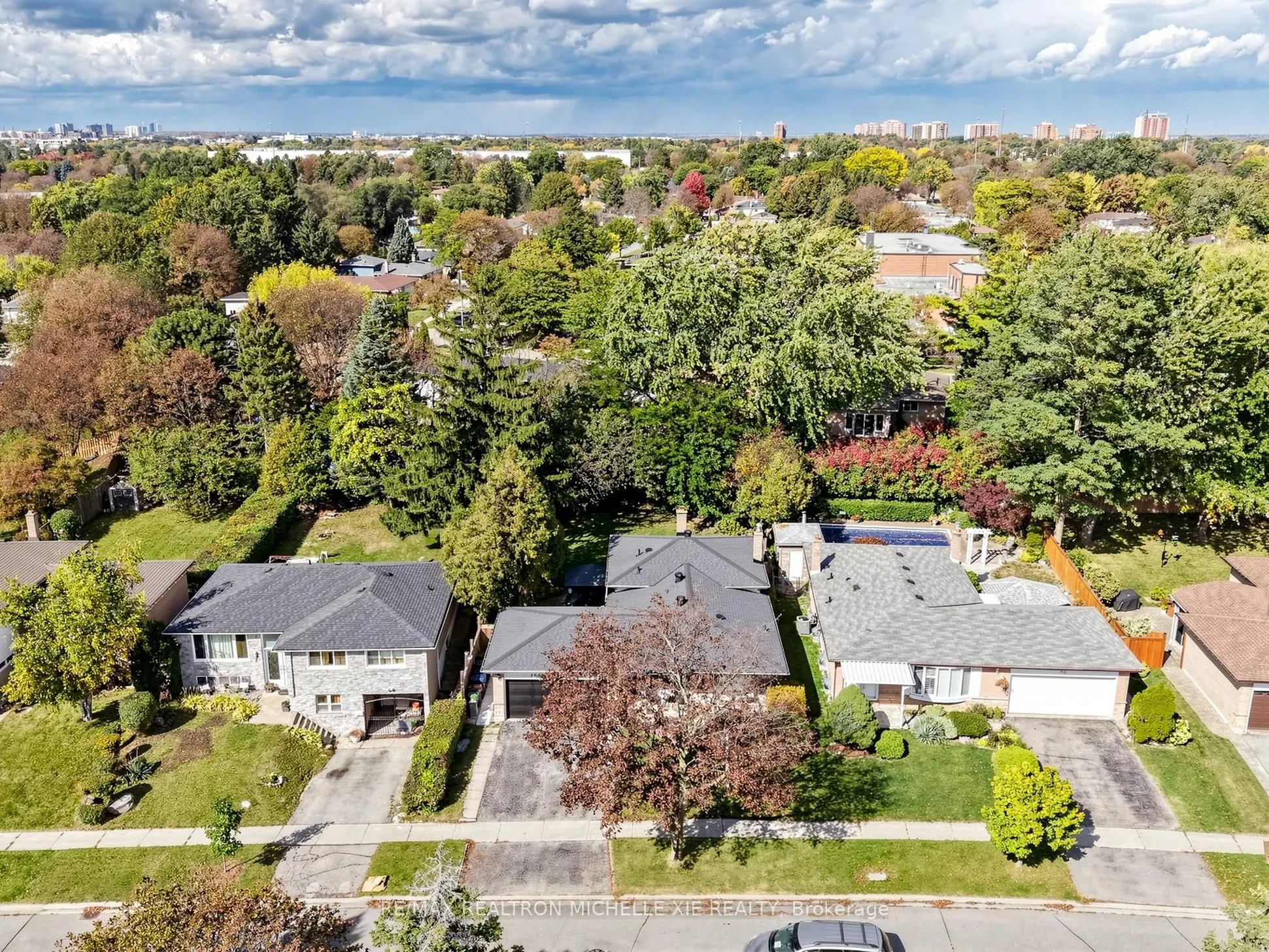 71 Oakmeadow Boulevard
