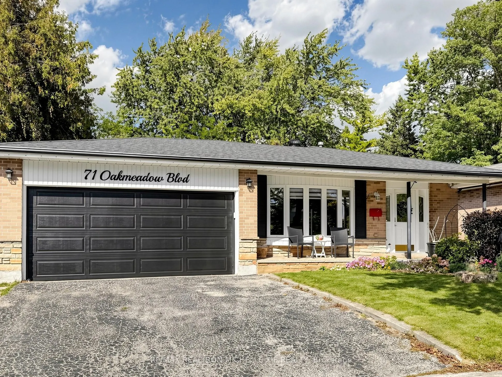 71 Oakmeadow Boulevard