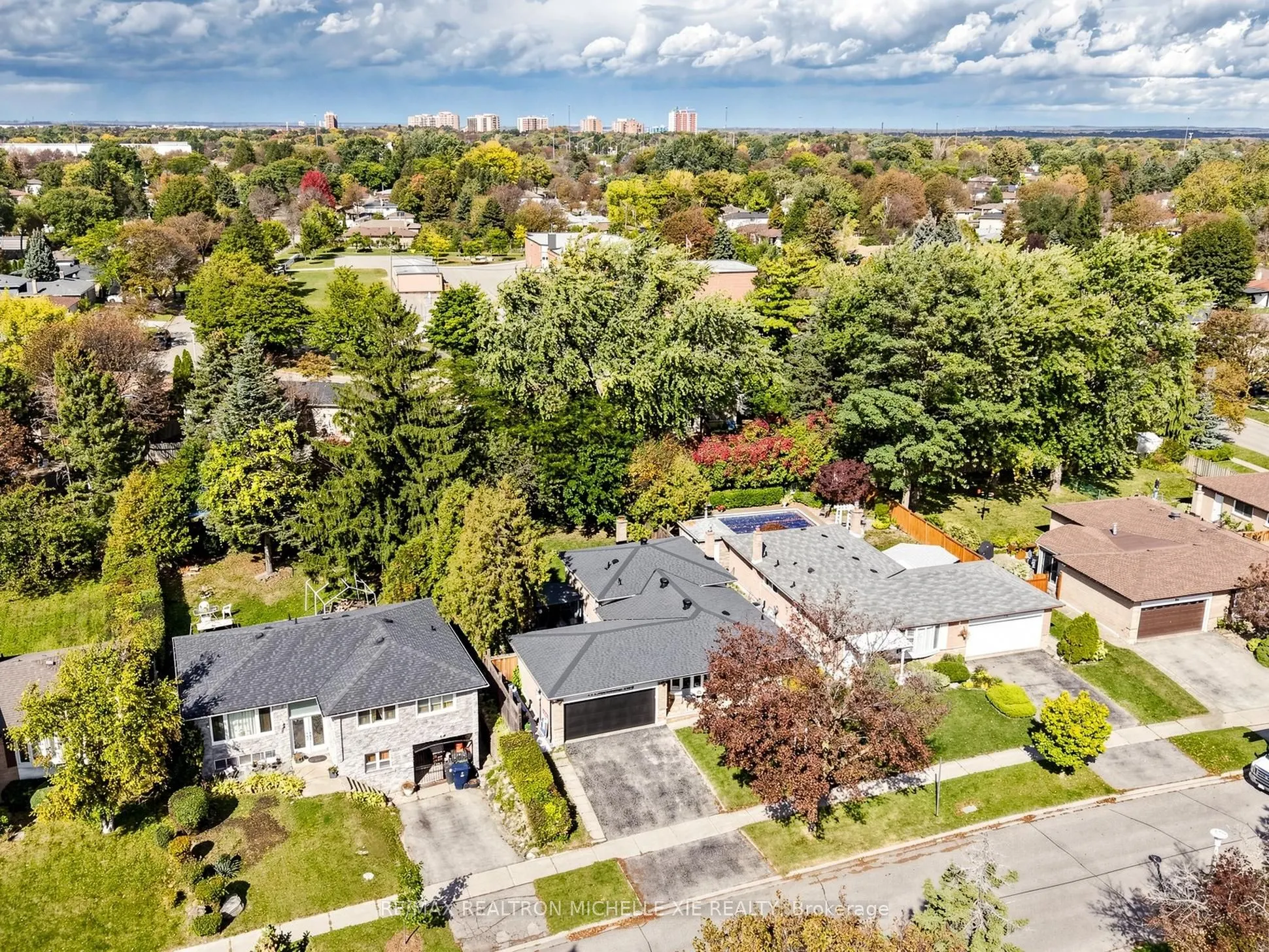 71 Oakmeadow Boulevard