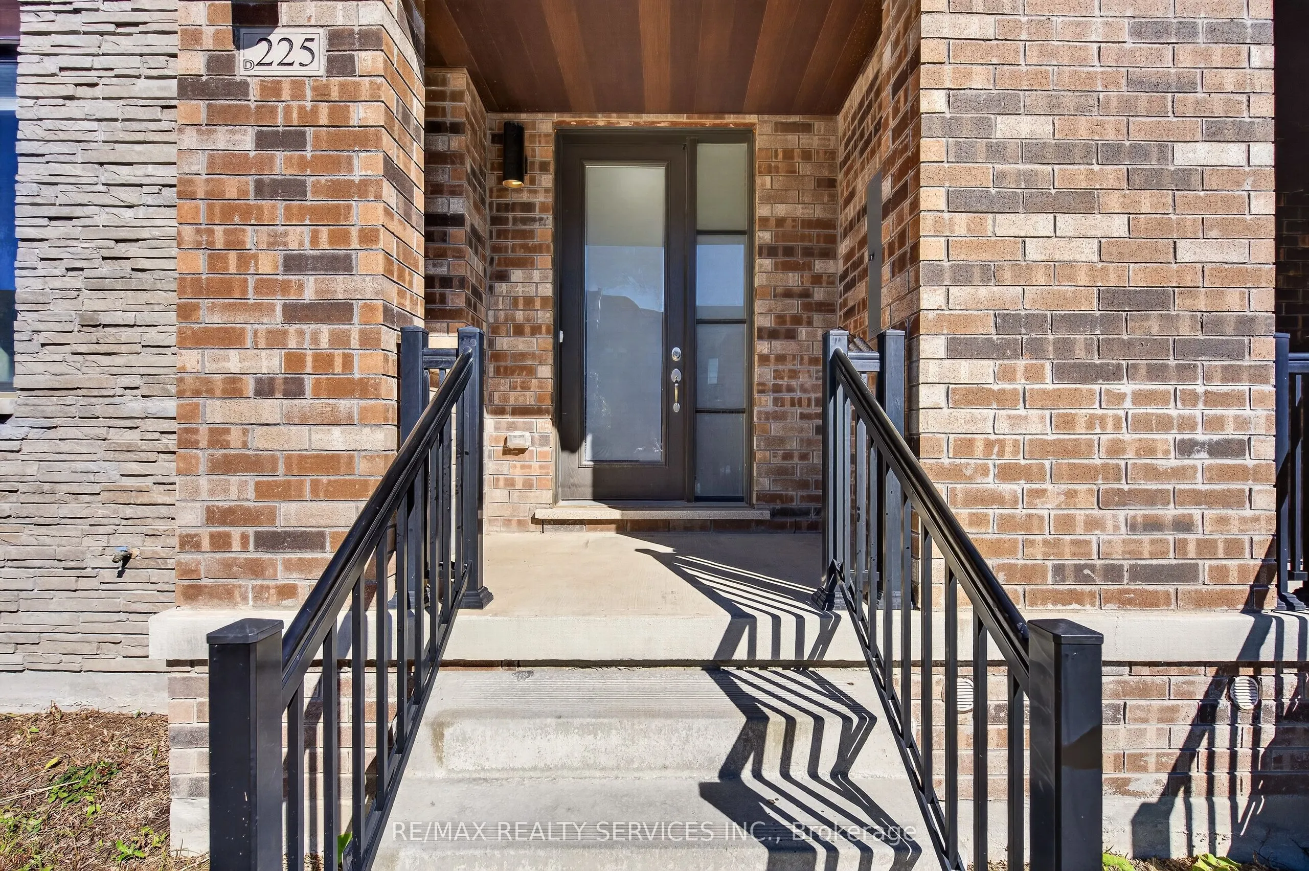 225 Coronation Road