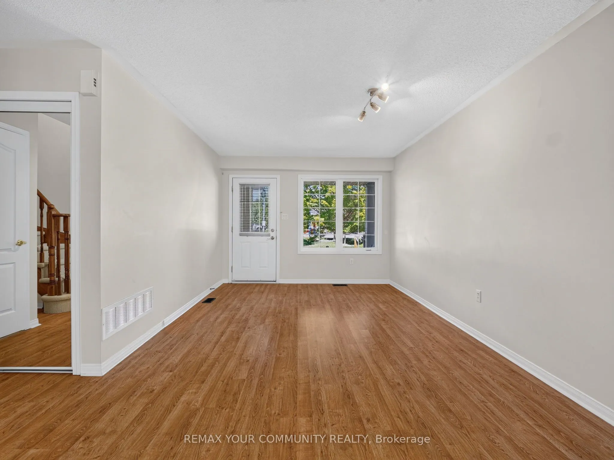 265 Sprucewood Crescent