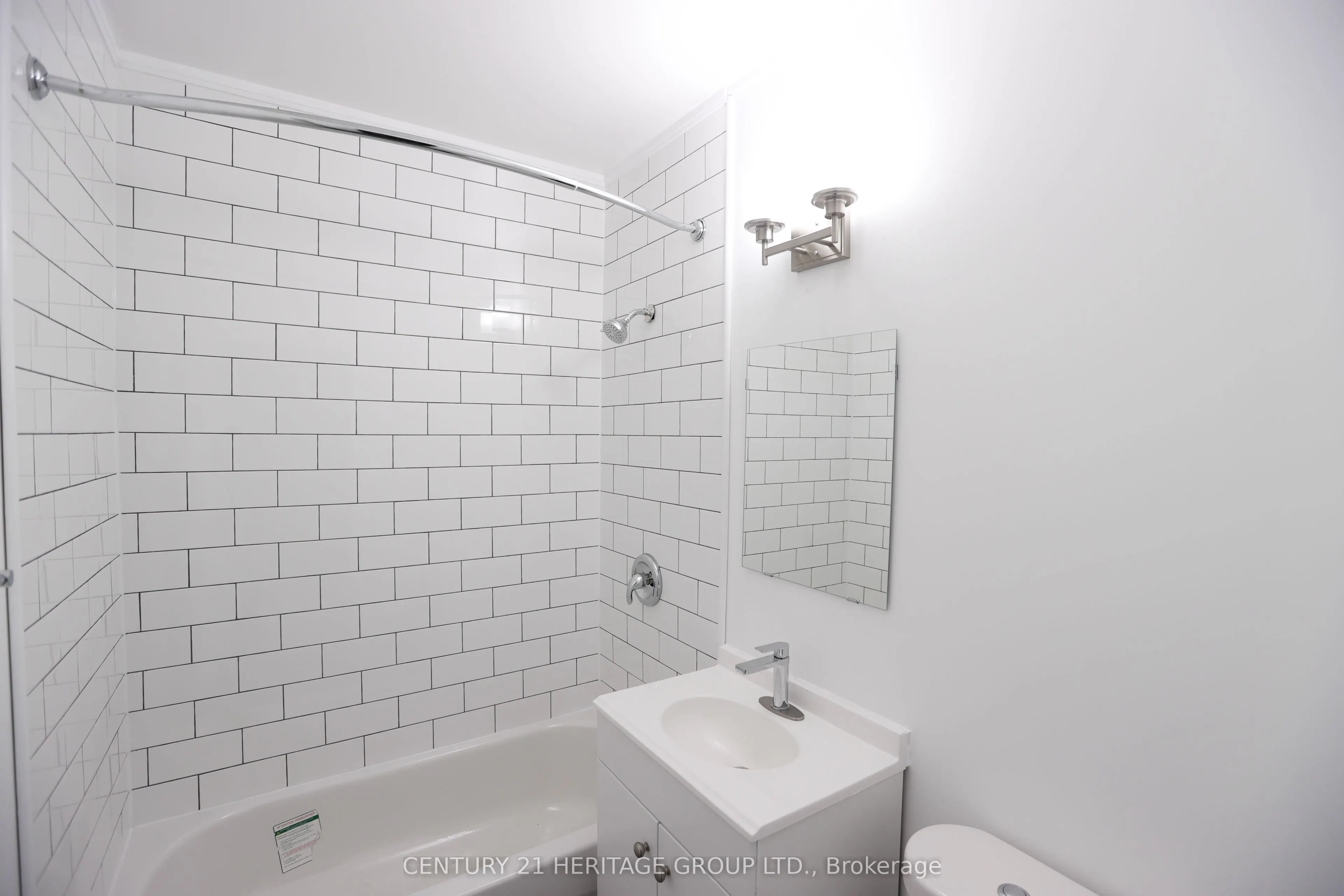 3101 Eglinton Avenue E #211