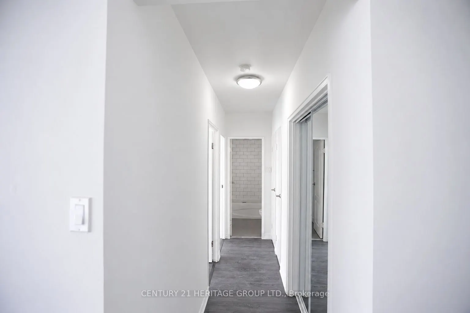 3101 Eglinton Avenue E #211