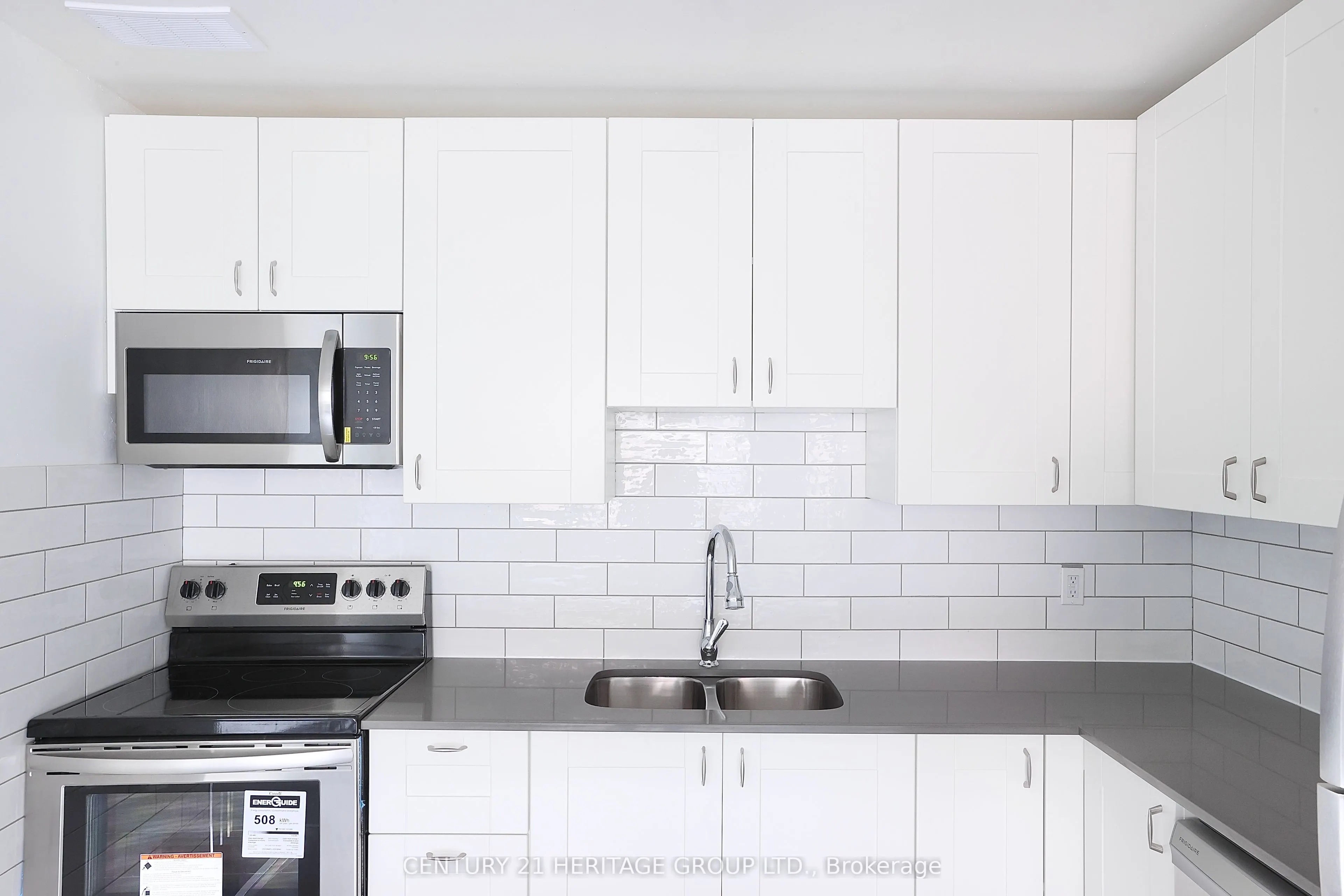 3101 Eglinton Avenue E #211