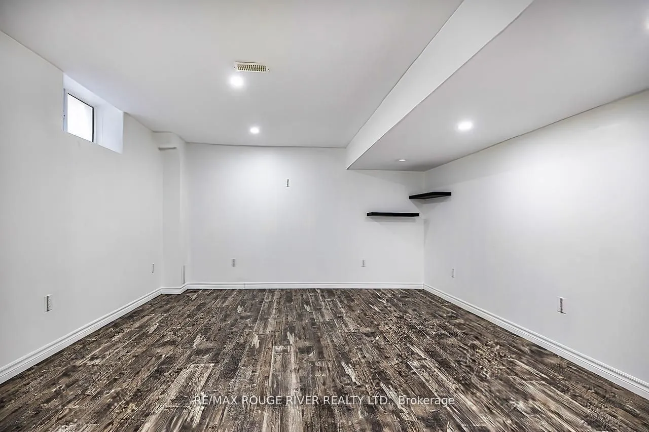10 Moses Crescent