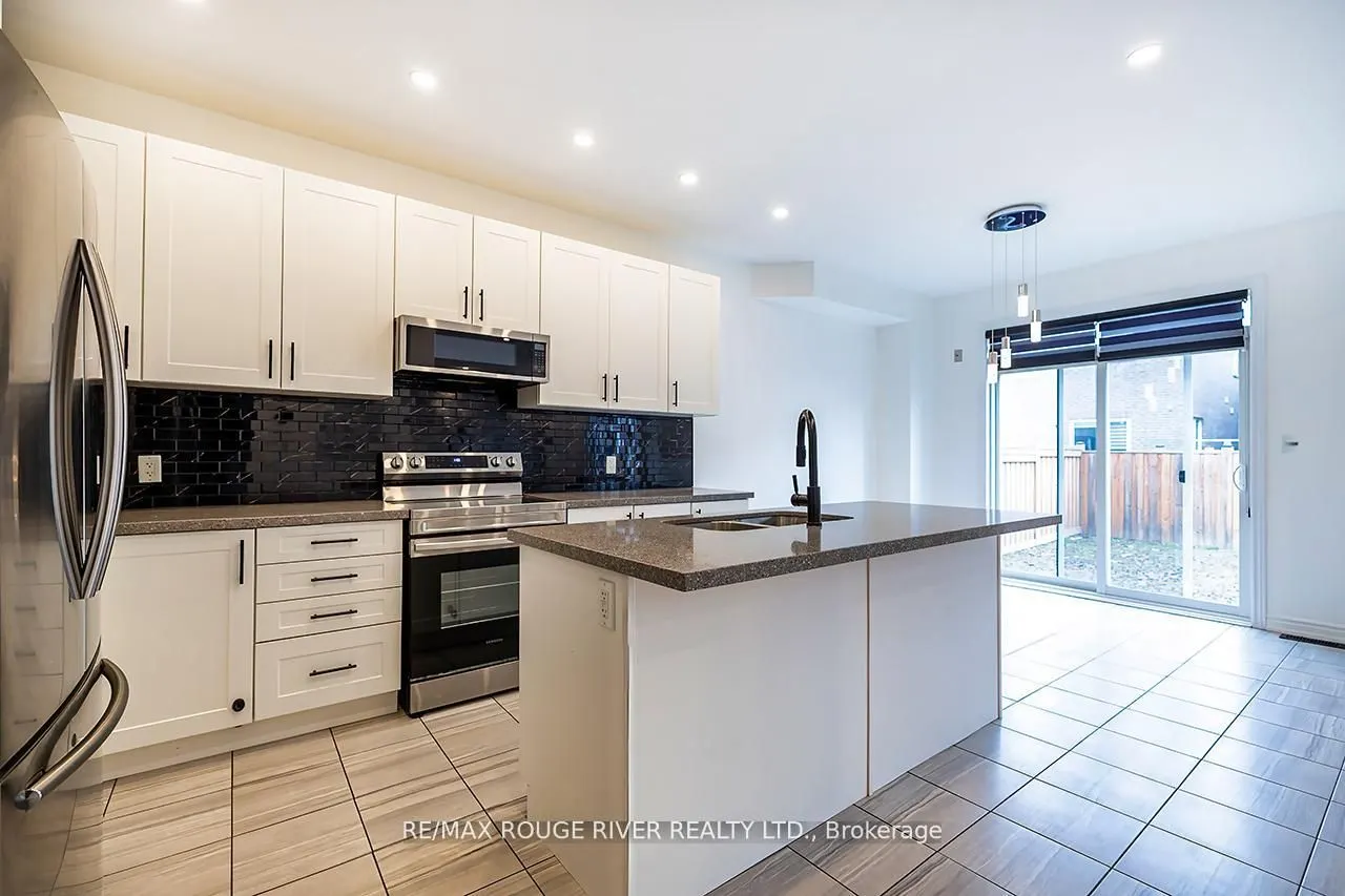 10 Moses Crescent