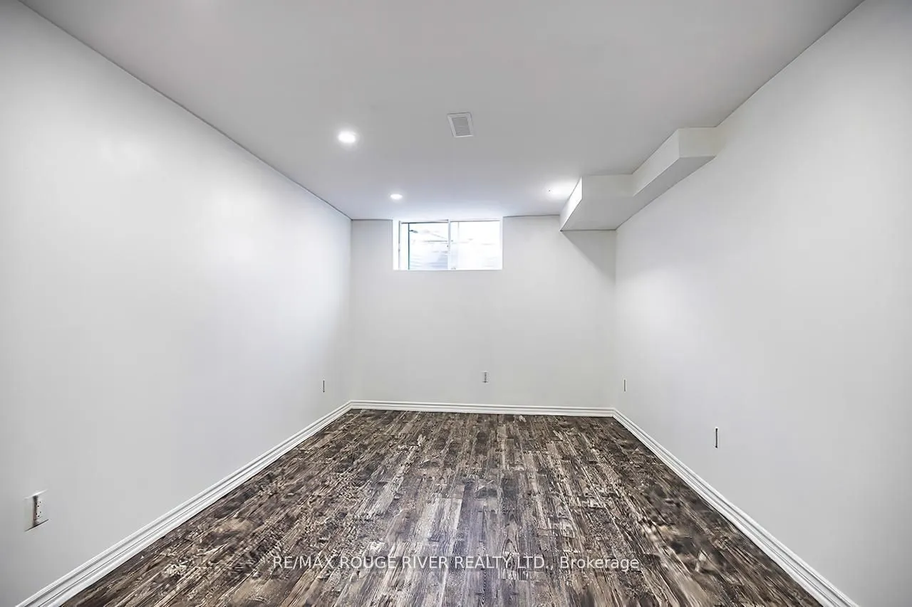 10 Moses Crescent