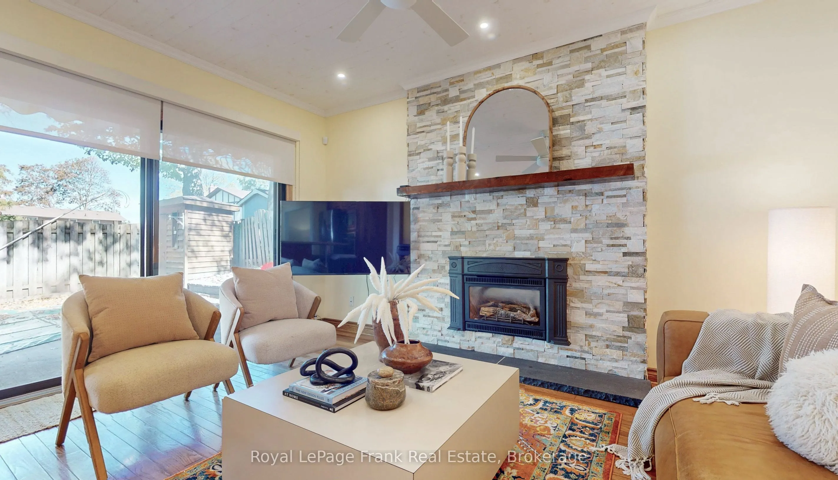 204 St John Street E