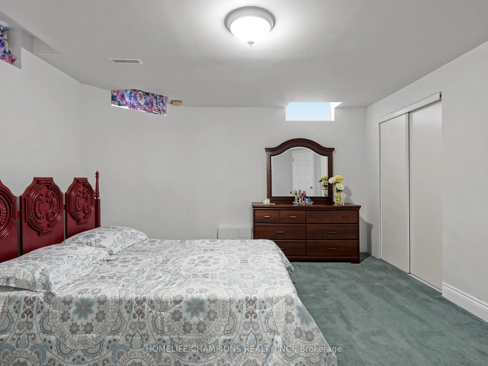 1622 Sandhurst Crescent