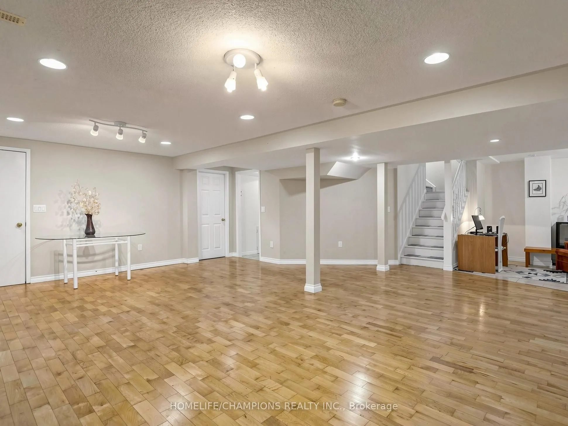 1622 Sandhurst Crescent