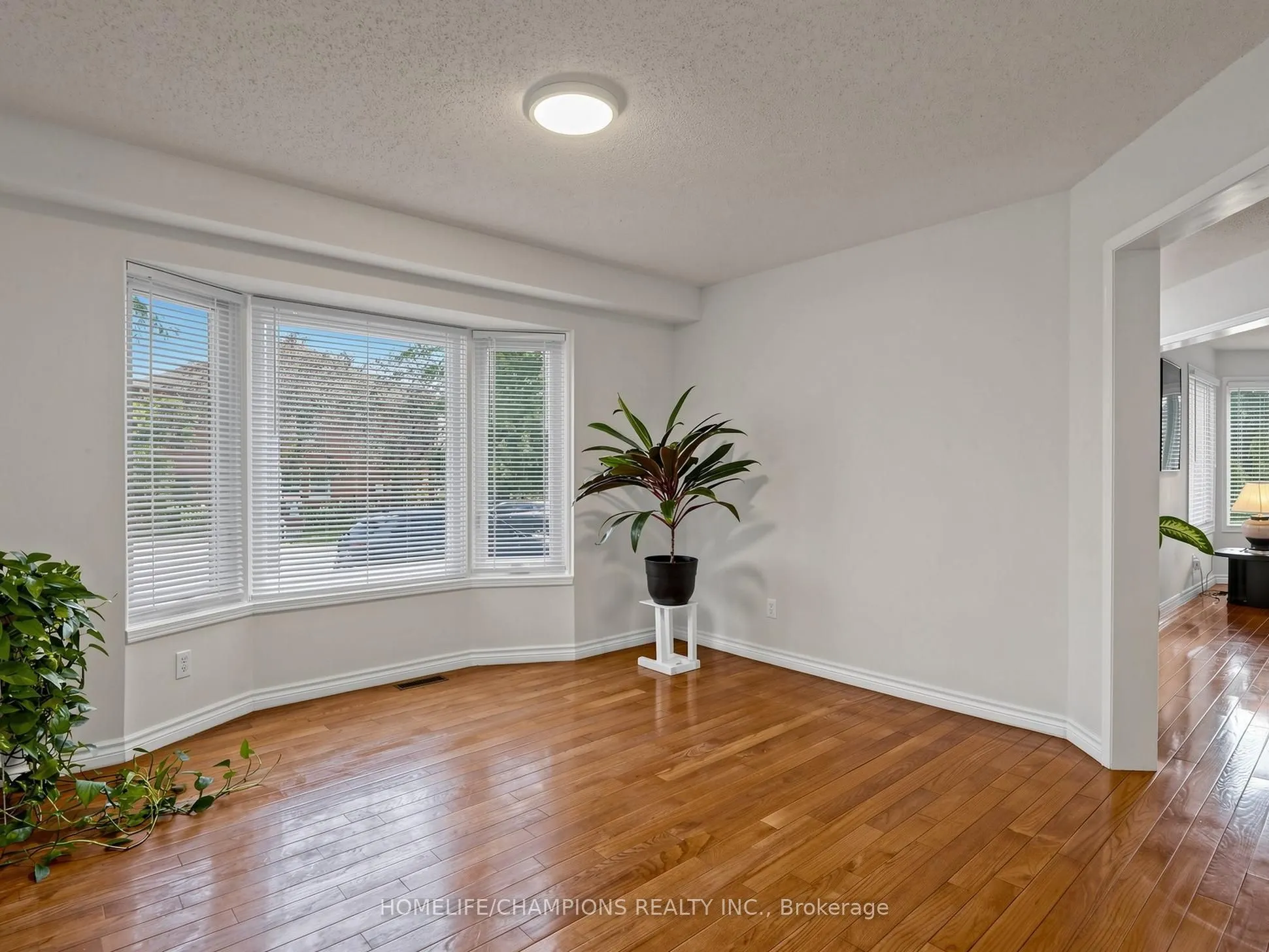 1622 Sandhurst Crescent