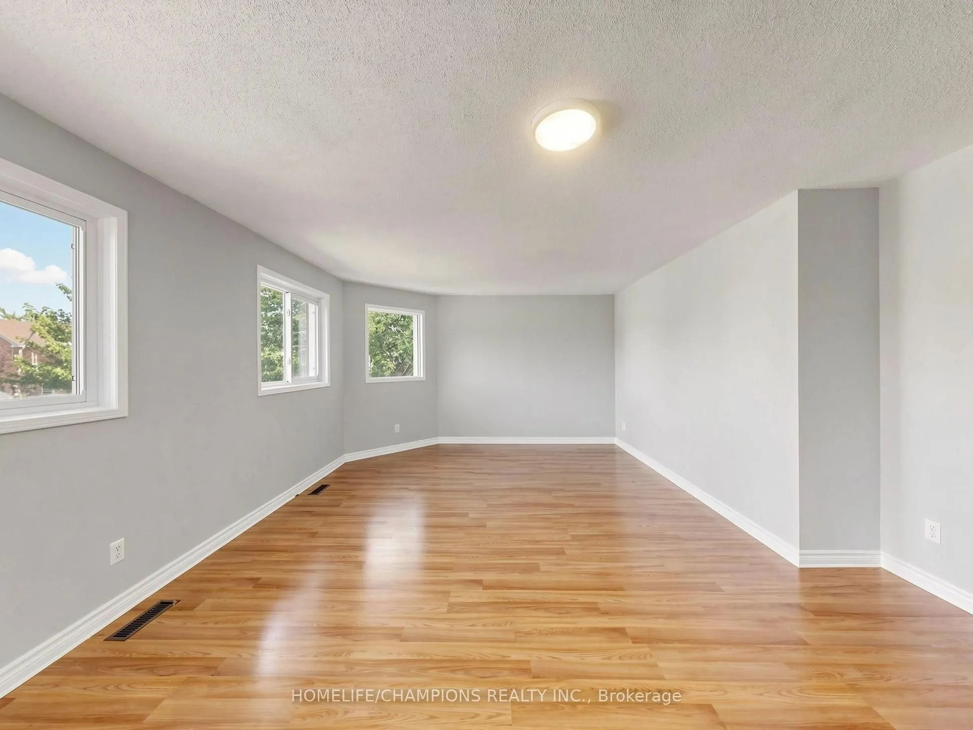 1622 Sandhurst Crescent