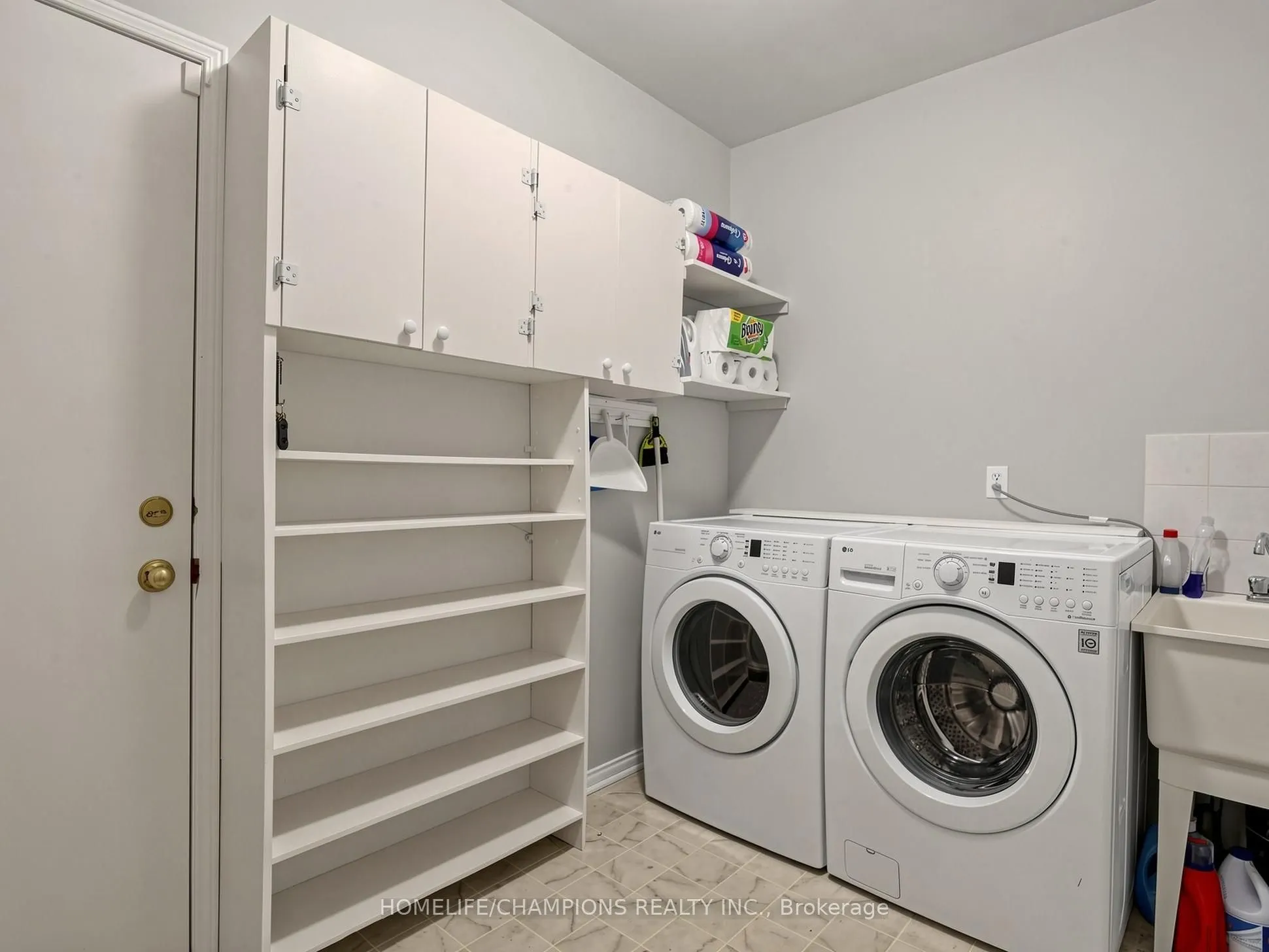 1622 Sandhurst Crescent