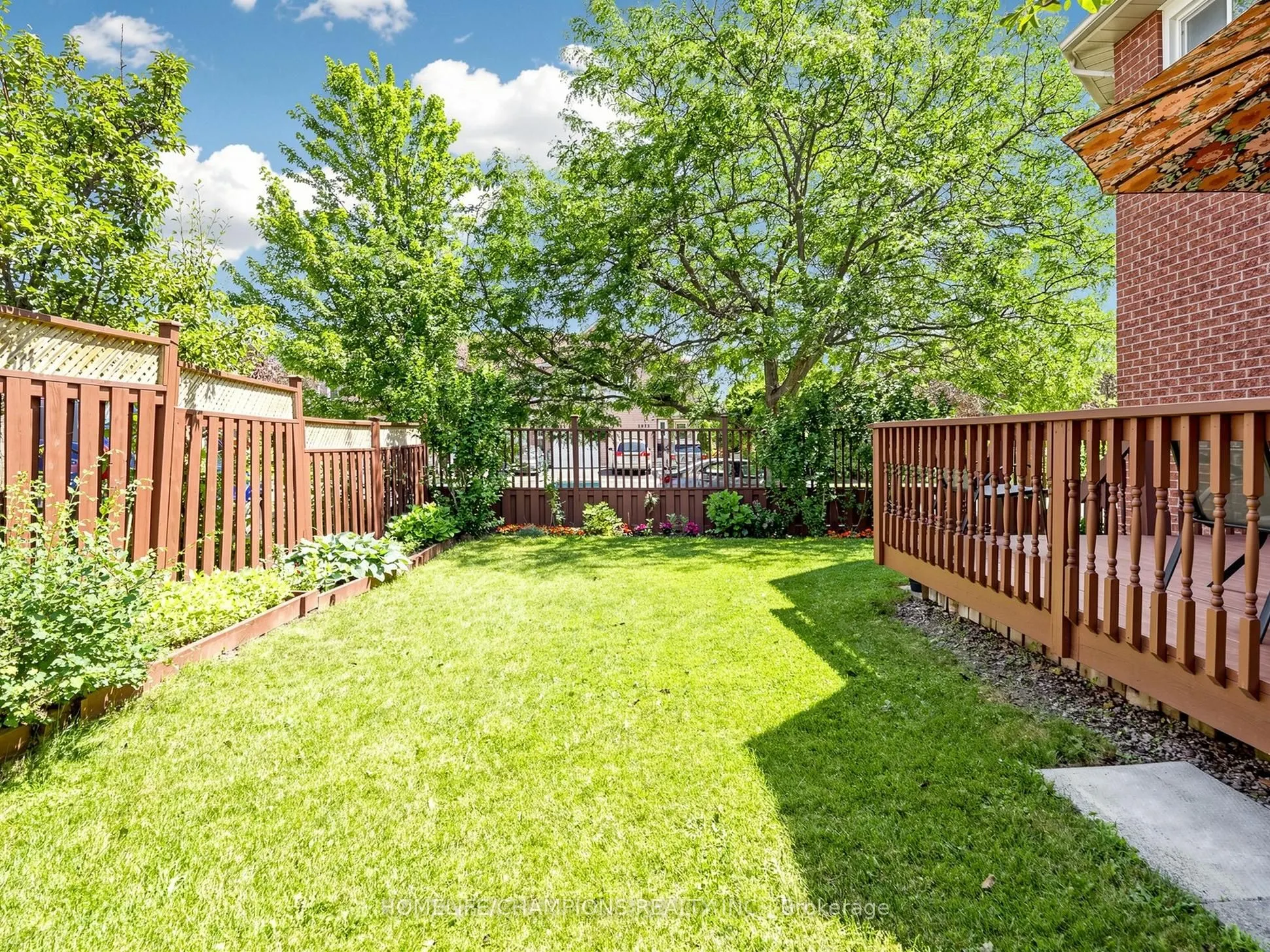 1622 Sandhurst Crescent