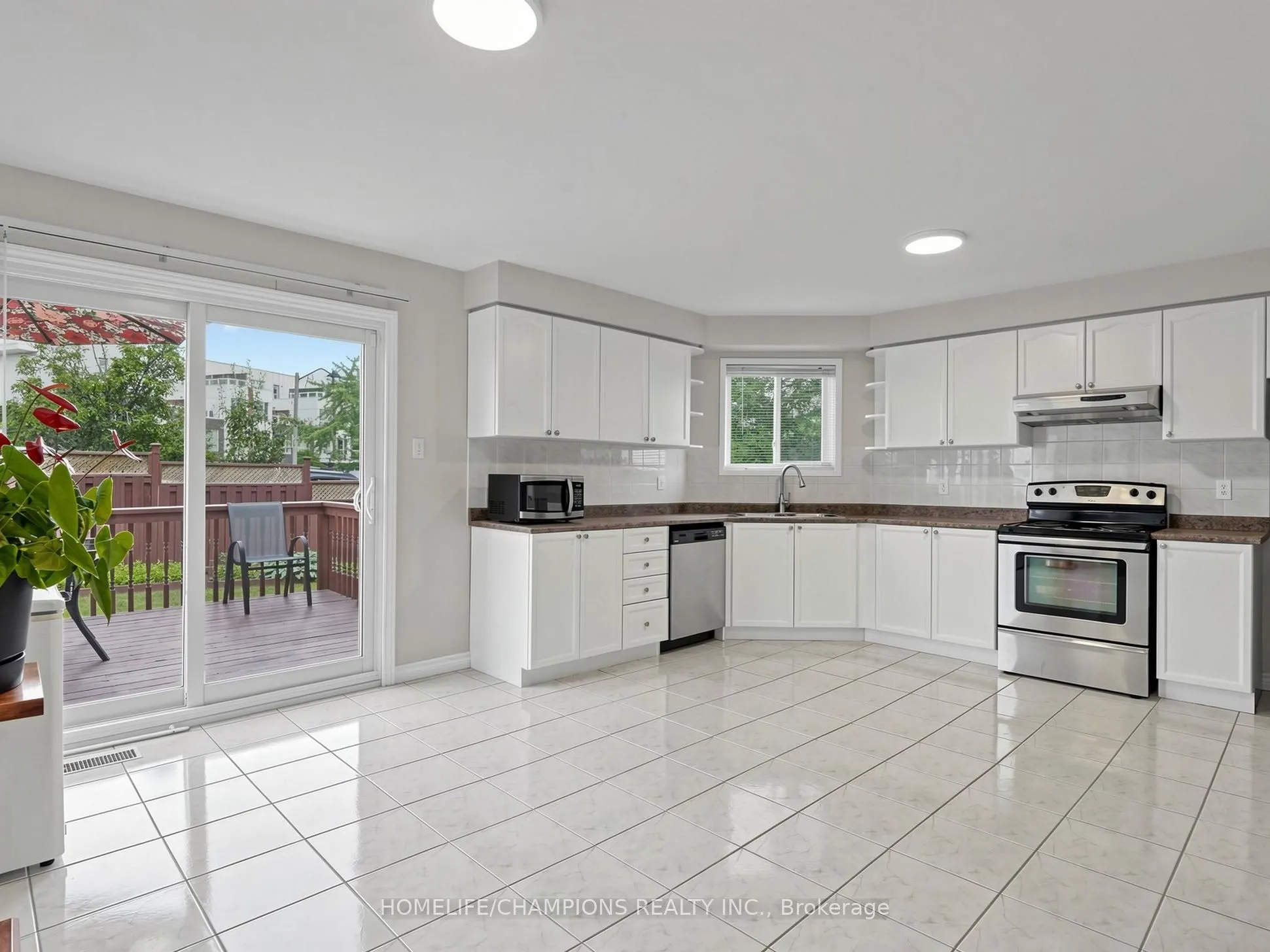 1622 Sandhurst Crescent