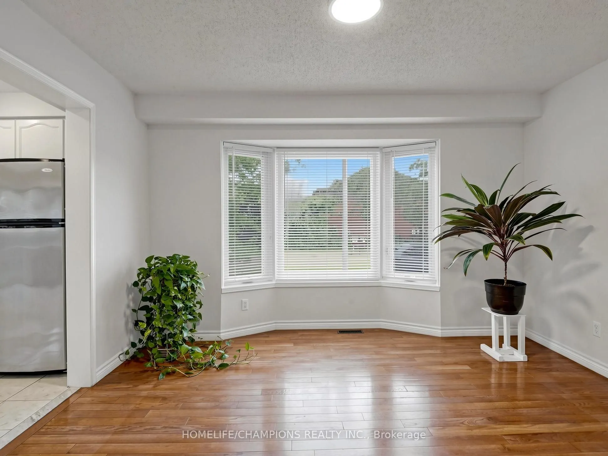 1622 Sandhurst Crescent