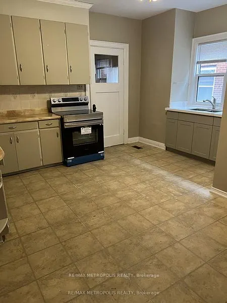 329 Ritson Road S