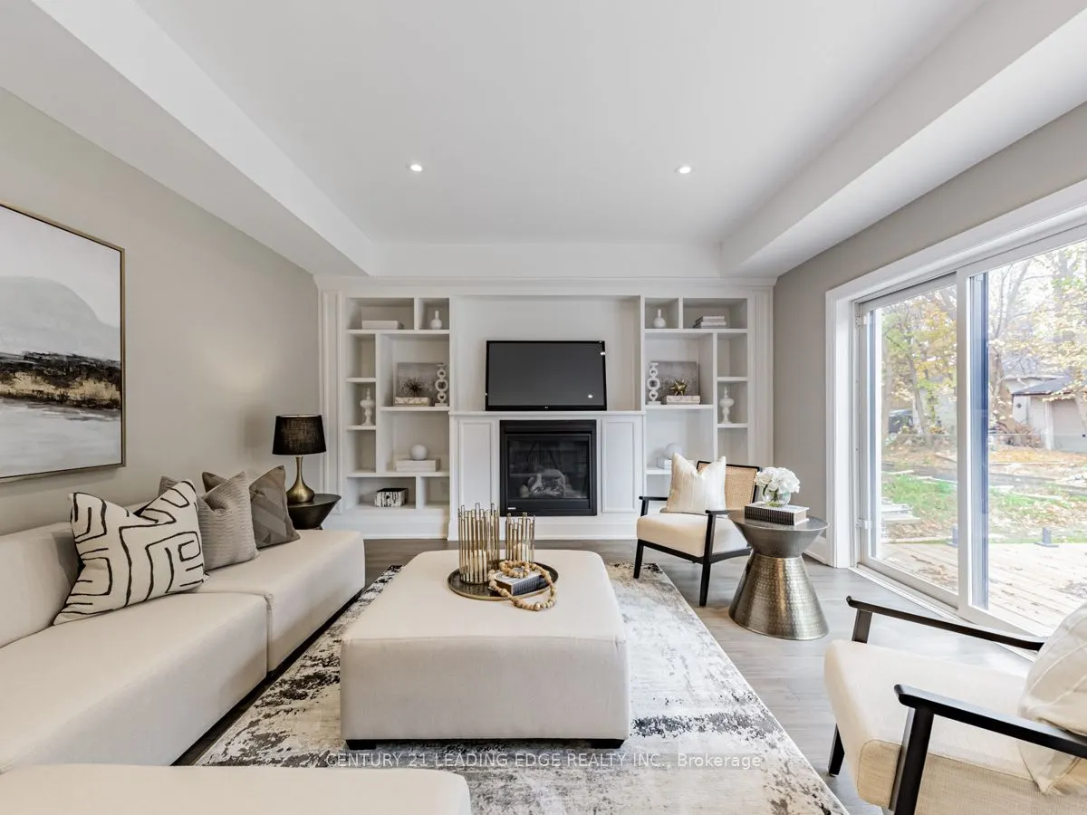 19 DONALDA Crescent