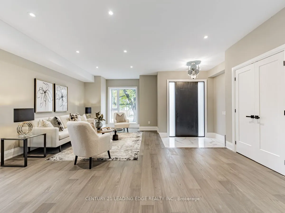 19 DONALDA Crescent