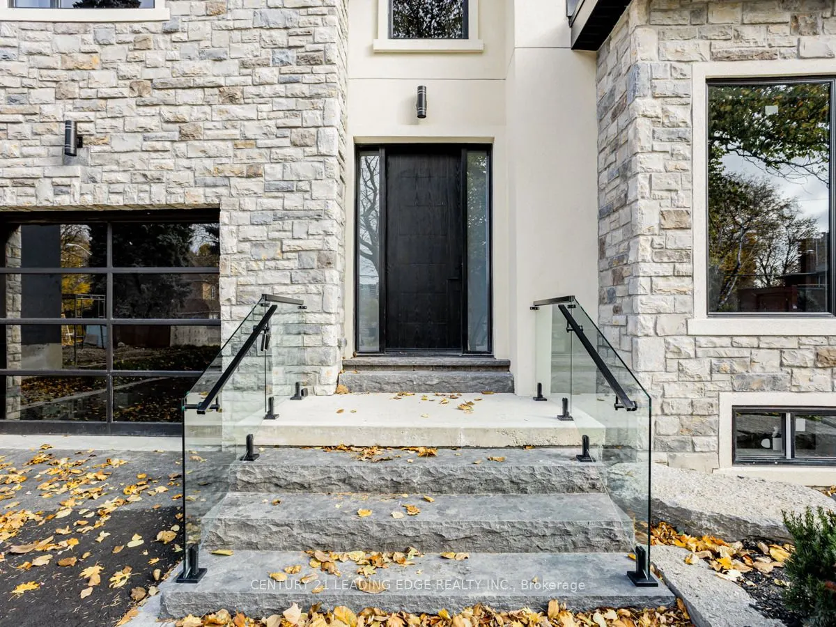 19 DONALDA Crescent