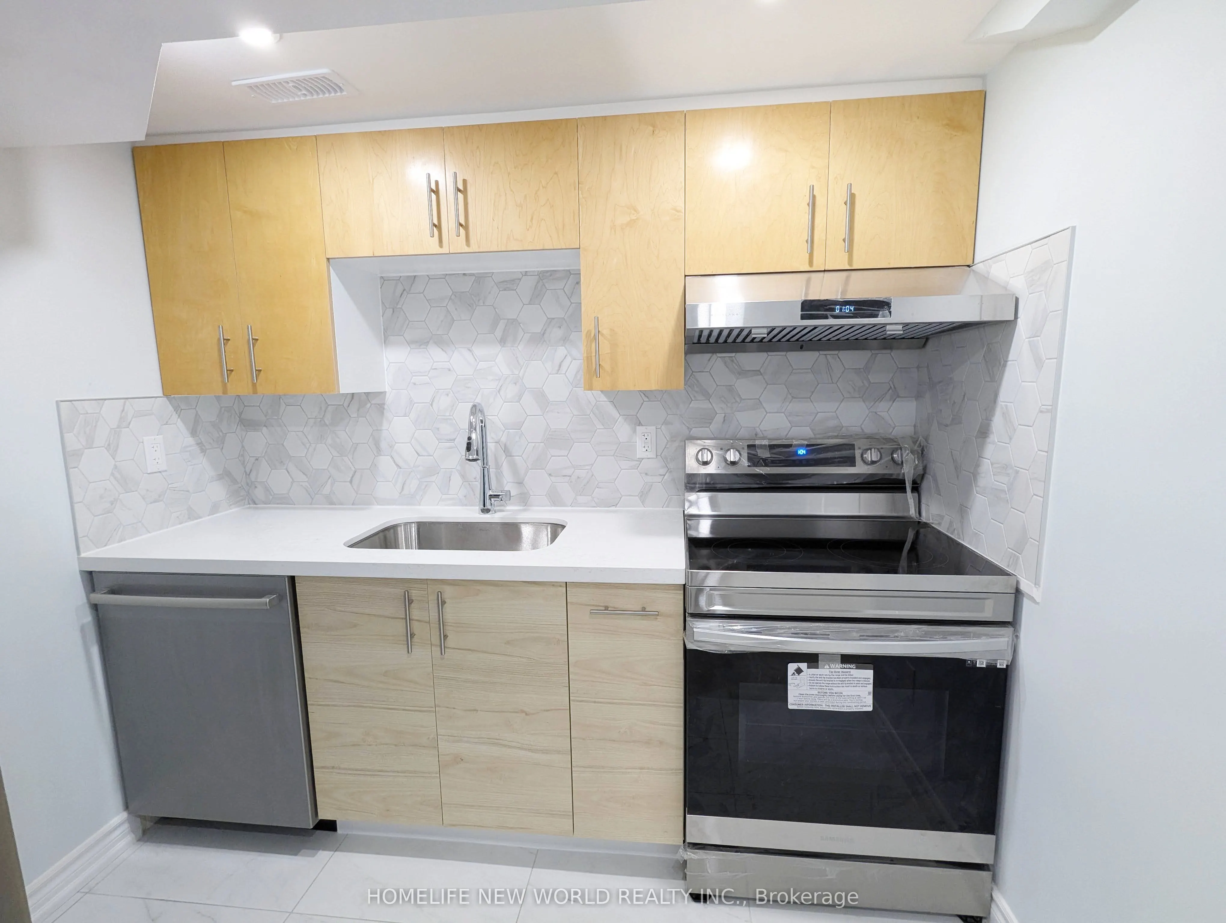 90 Oakvale Avenue #Lower
