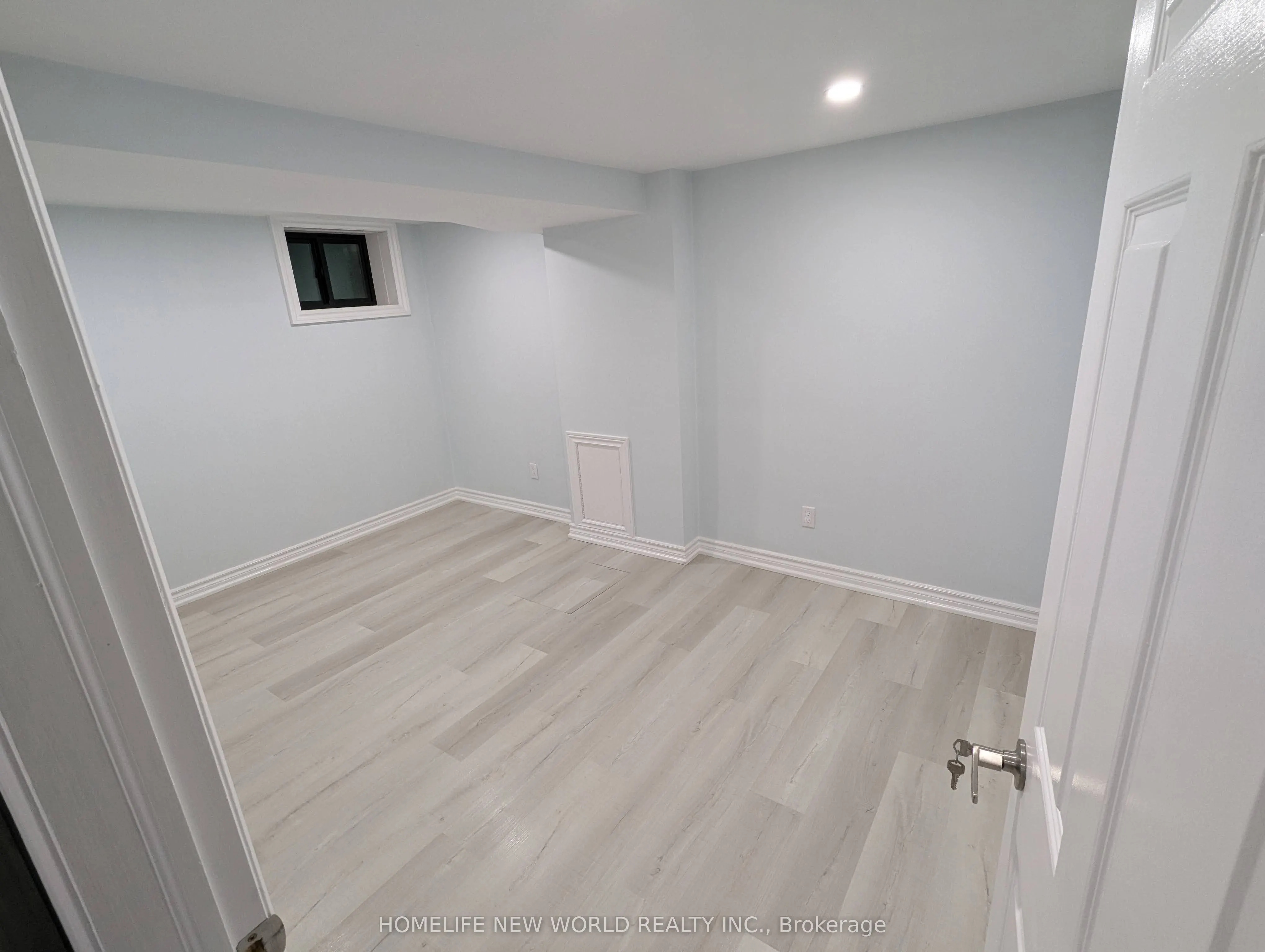 90 Oakvale Avenue #Lower