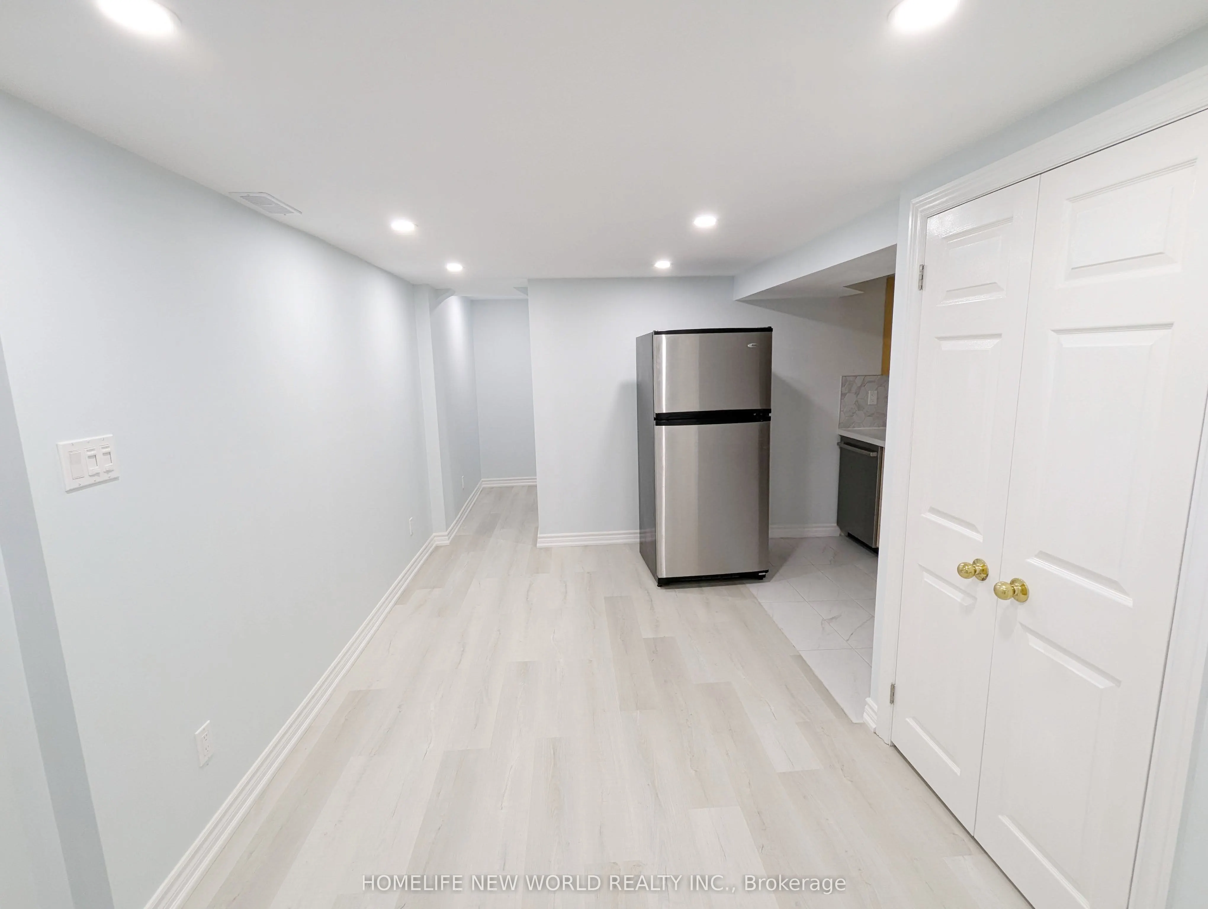 90 Oakvale Avenue #Lower
