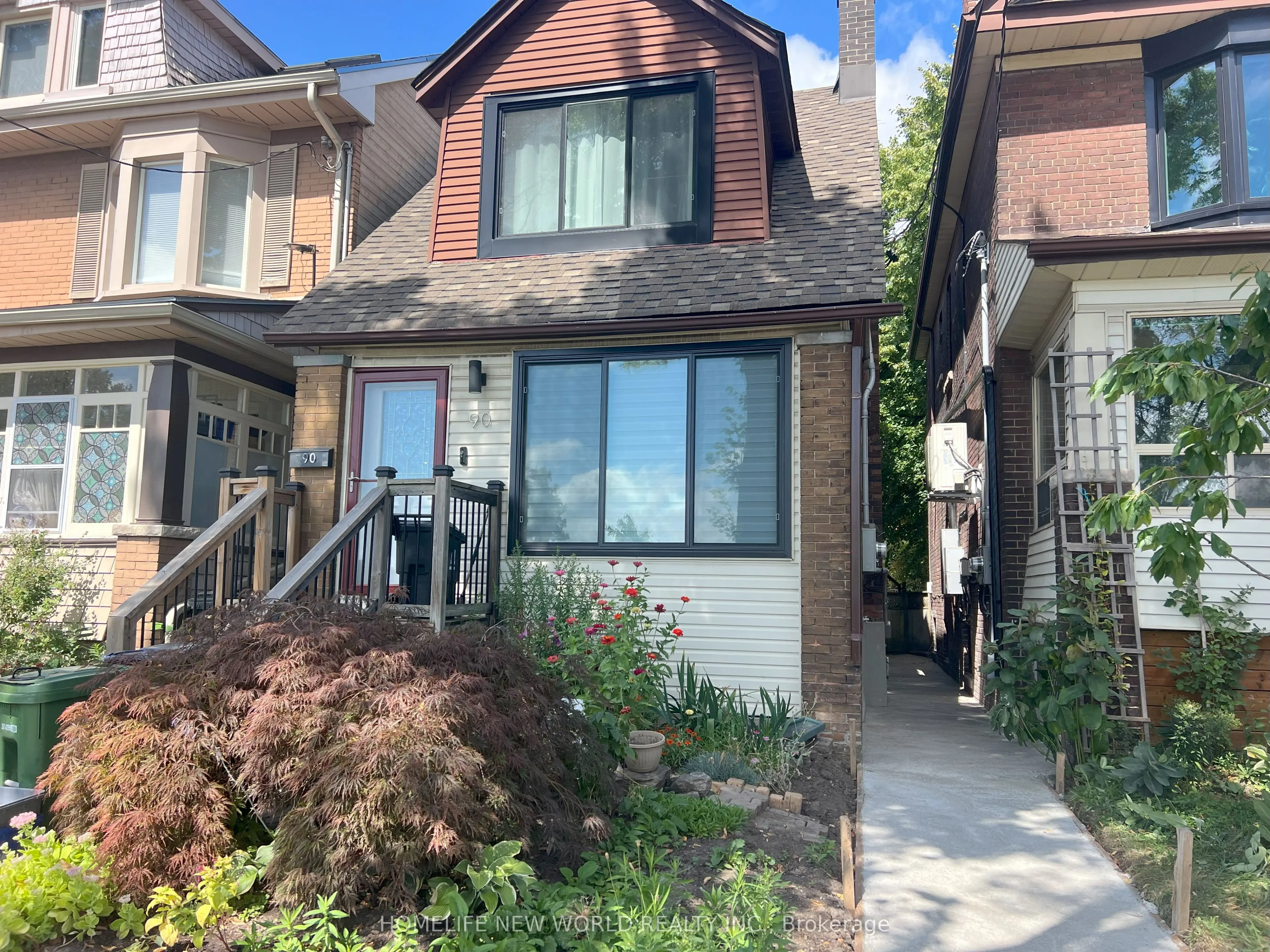 90 Oakvale Avenue #Lower