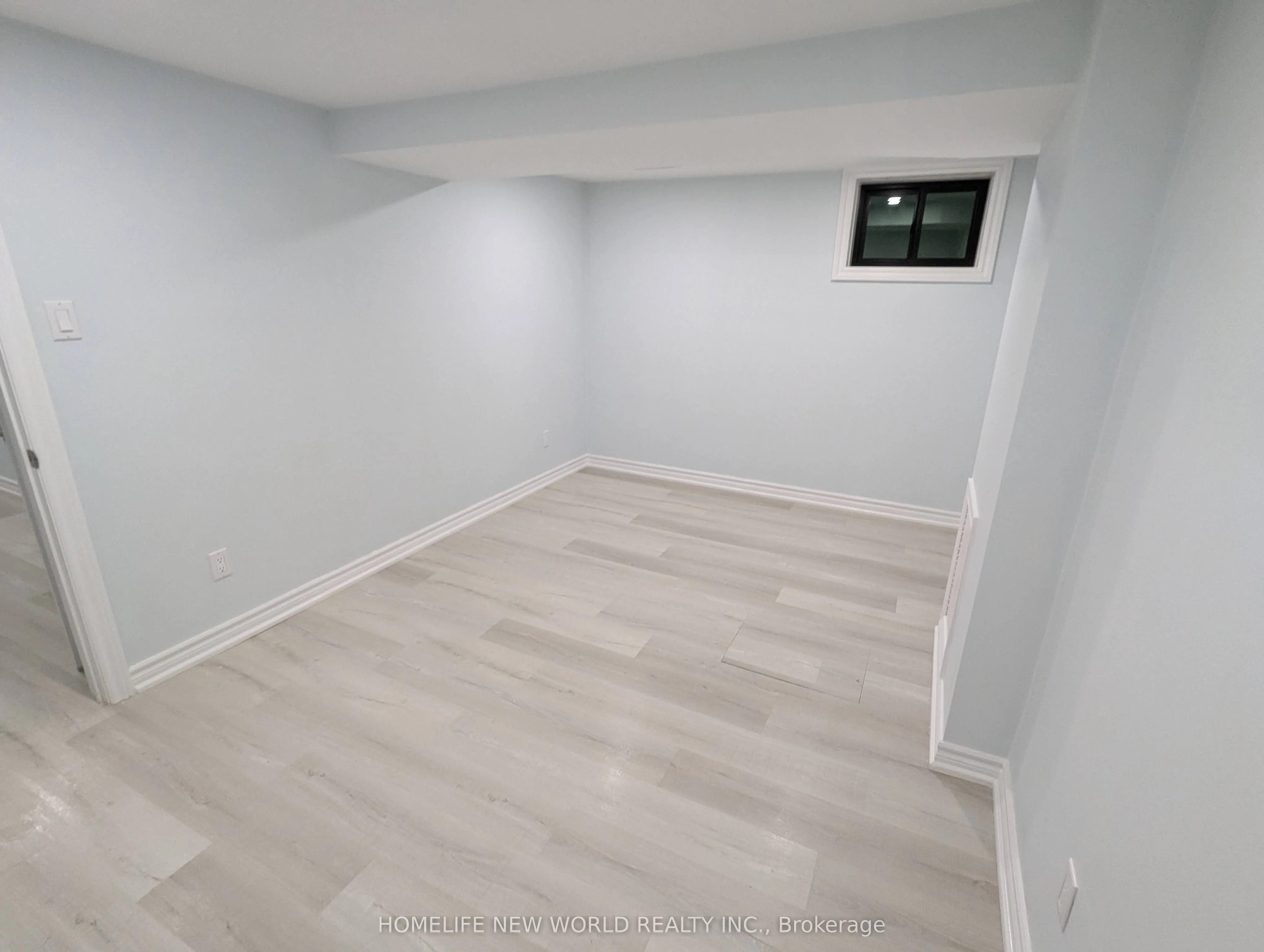 90 Oakvale Avenue #Lower