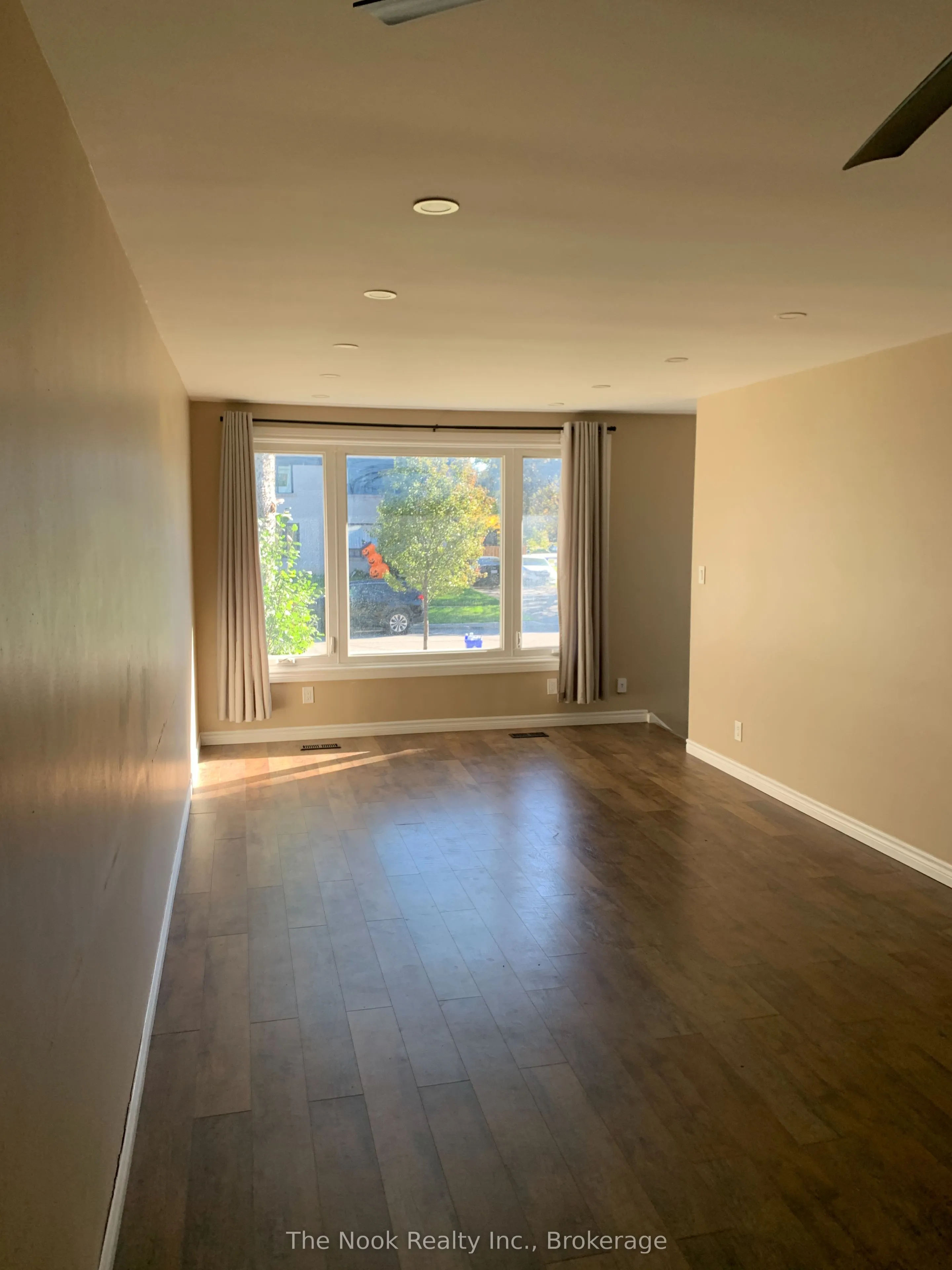210 Dovedale Drive #Upper