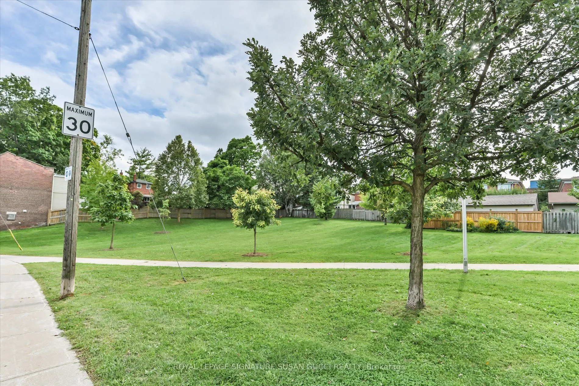 7A Everett Crescent