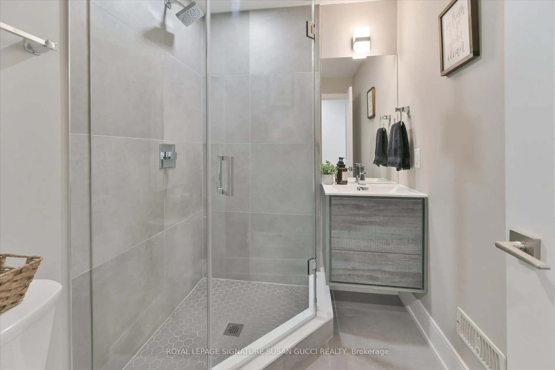 7A Everett Crescent