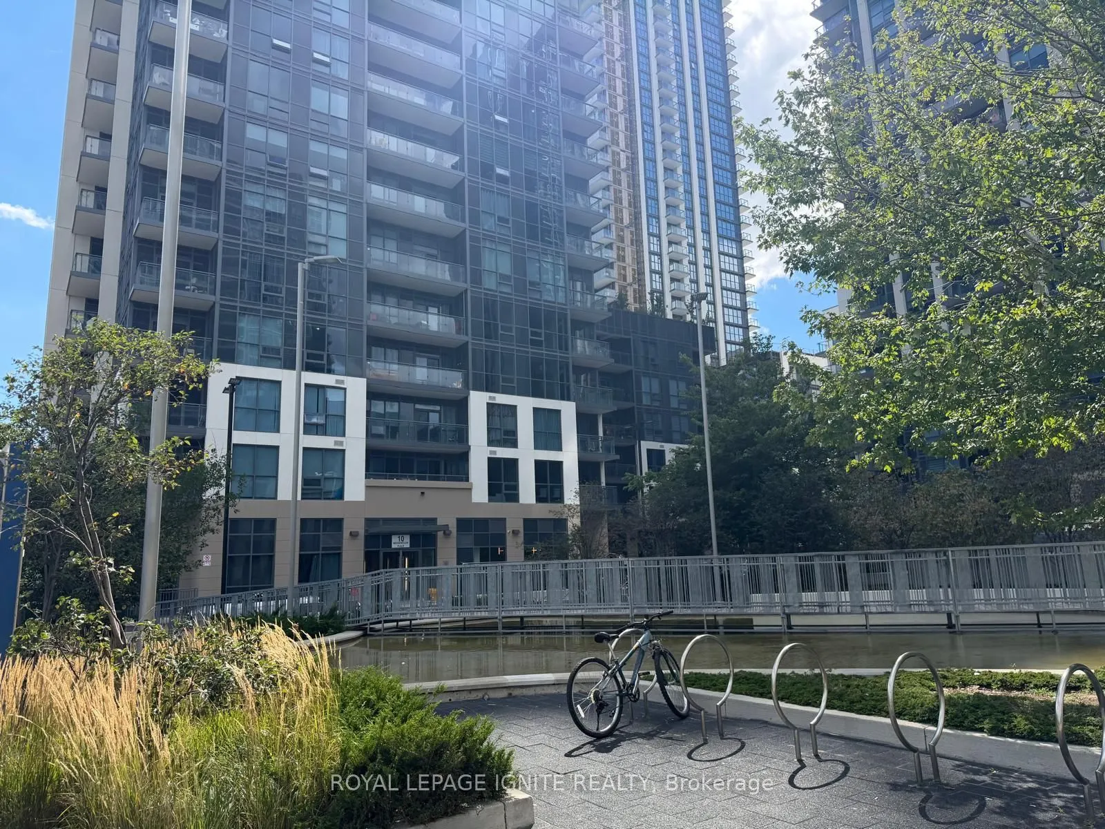 10 Meadowglen Place #310