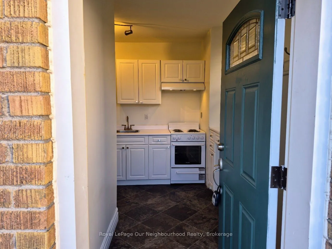 11 Colborne Street W #Main