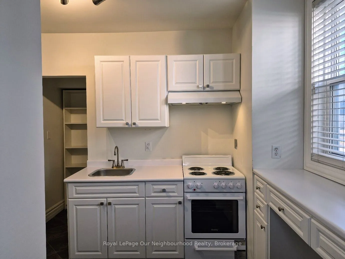 11 Colborne Street W #Main