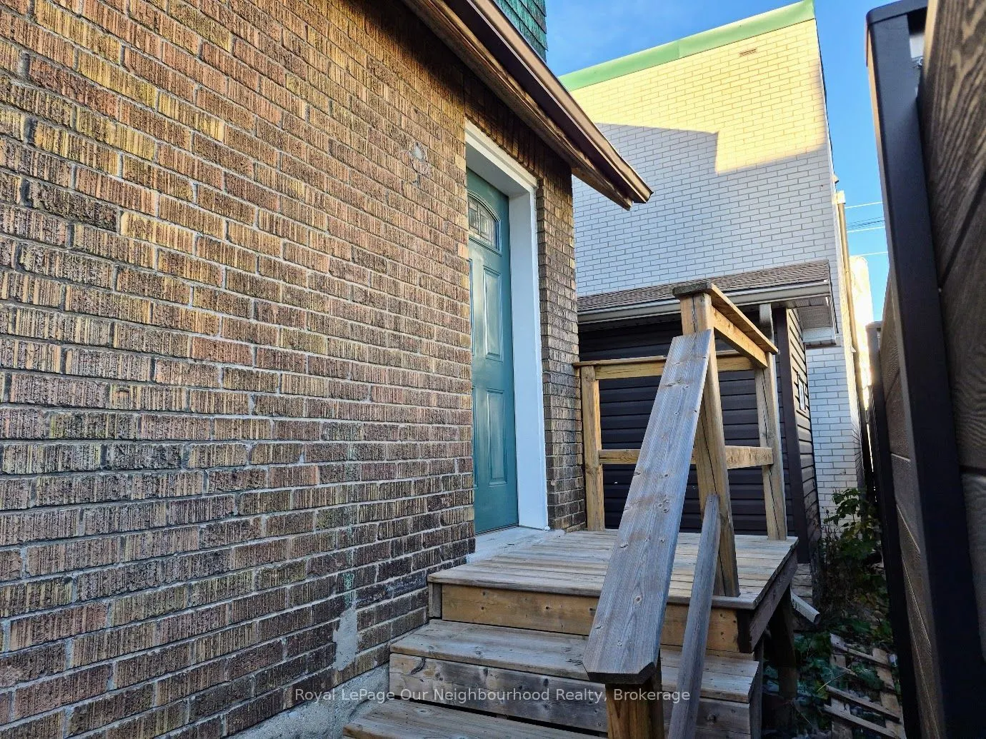 11 Colborne Street W #Main