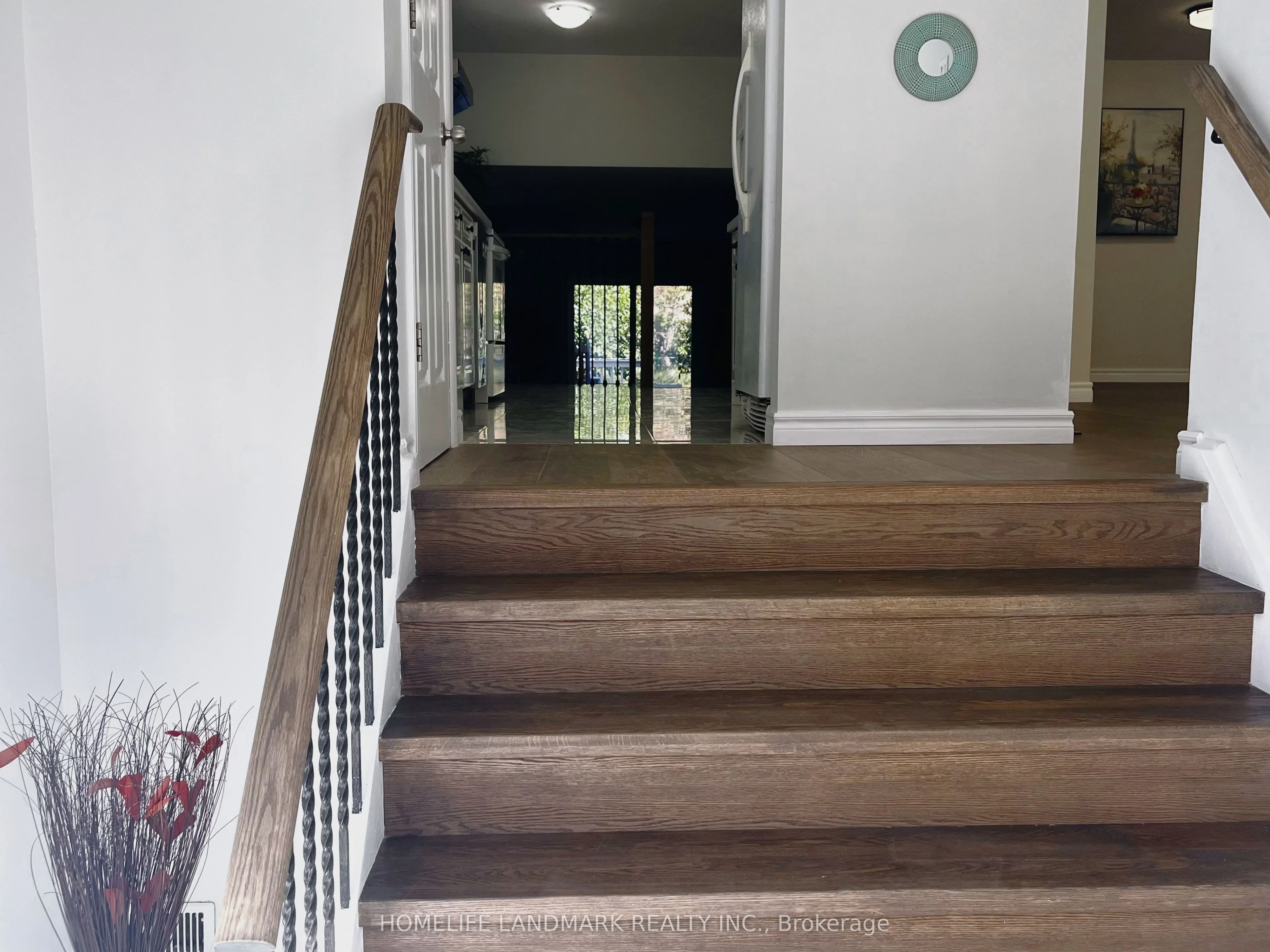 6 Snowhill Crescent