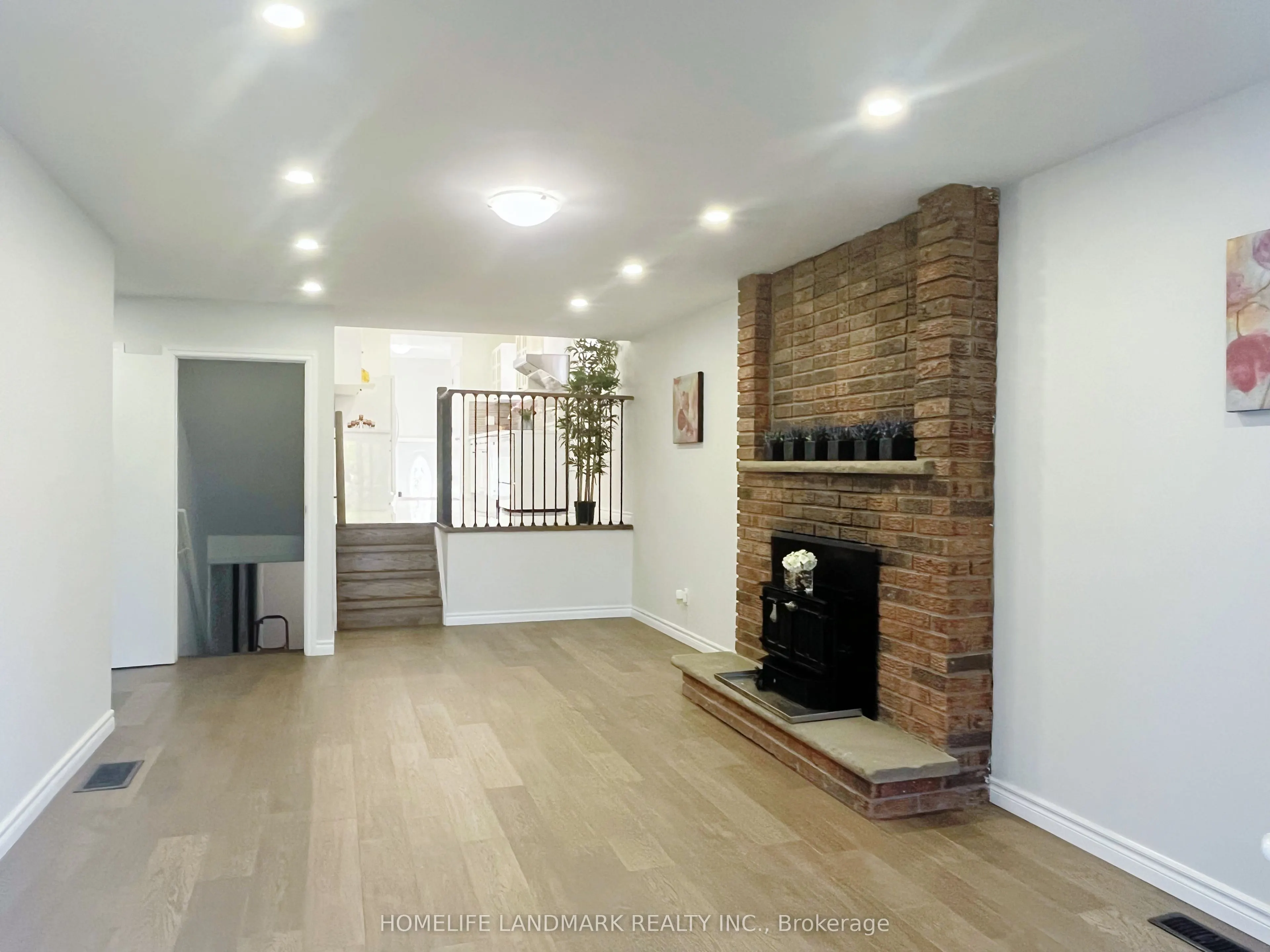 6 Snowhill Crescent